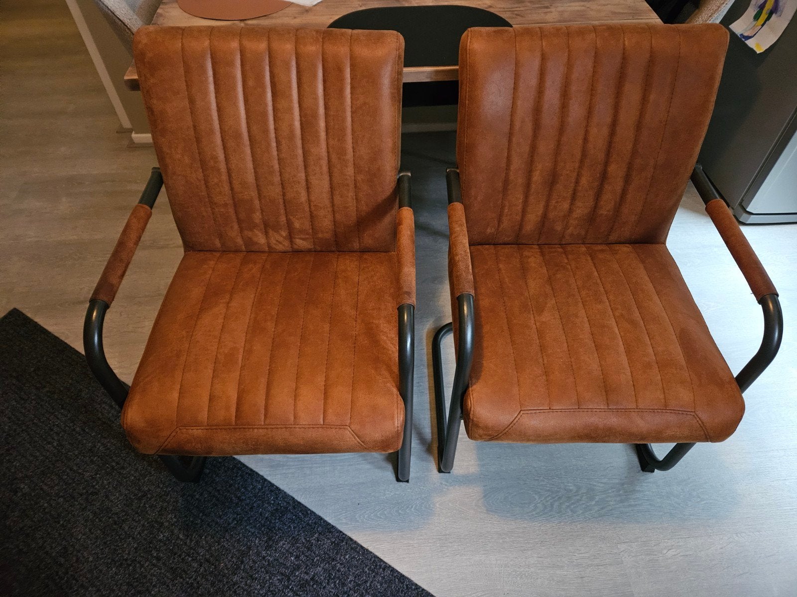 Nieuwstaat suède bruin lederen stoelen, Ophalen, Zo goed als nieuw, Bruin, Twee