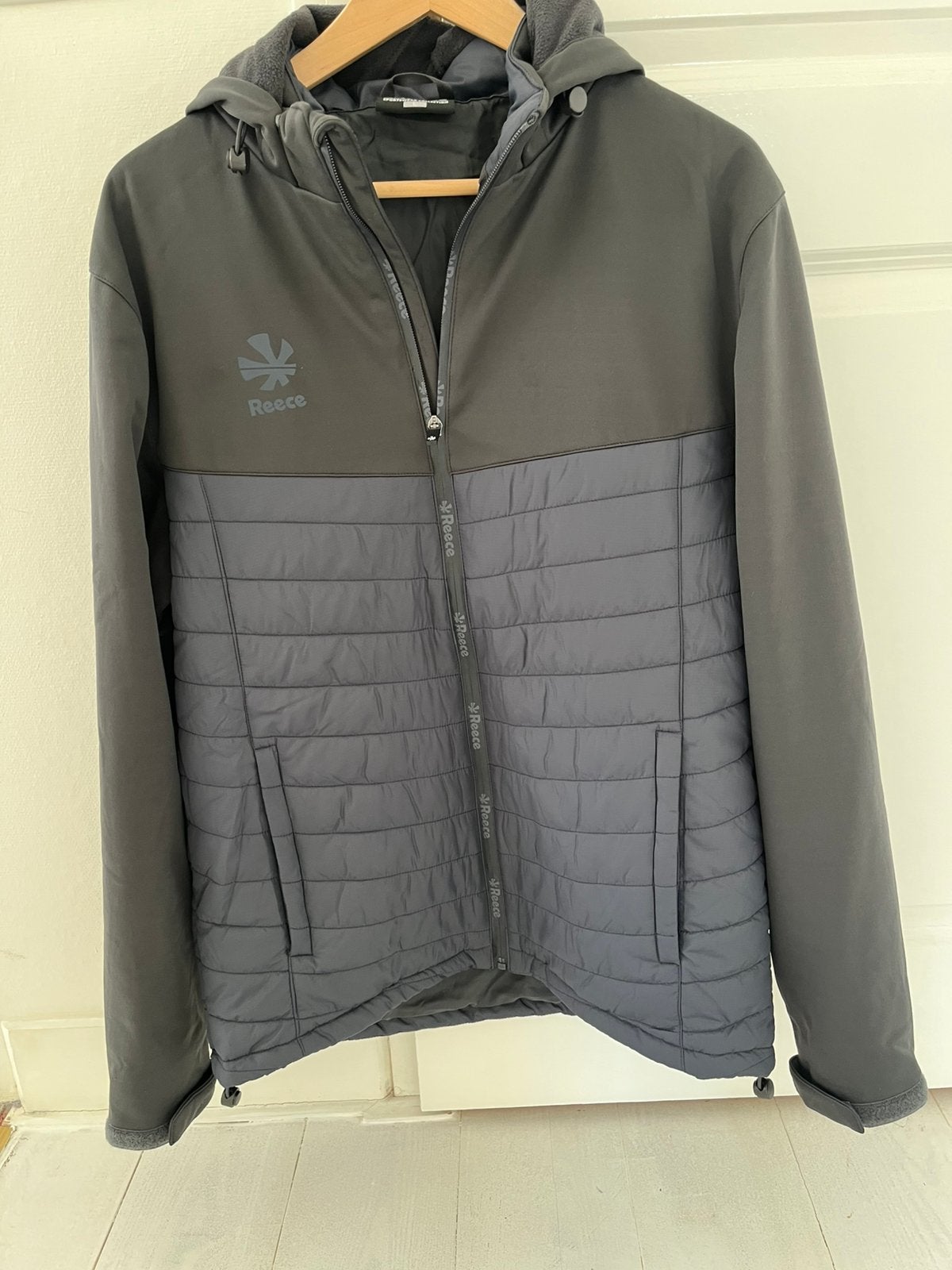 Reece jas. Reece windjas hockey. Heren man Maat L., Ophalen of Verzenden, Zo goed als nieuw, Kleding