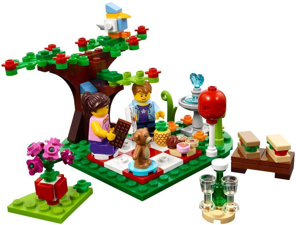 40236 - Seasonal: Romantic Valentine Picnic, Hello@support.lego.com, Lego, Nieuw, Ophalen of Verzenden