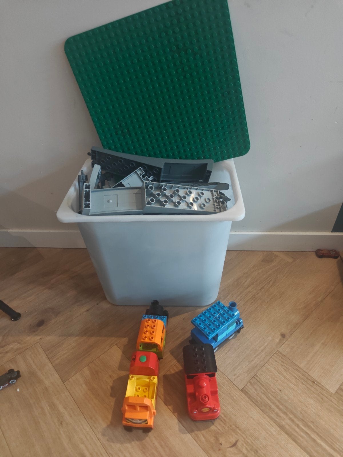 Grote bak LEGO spoor met treinen en elektrische Duplo trein, Ophalen, Inclusief extra onderdelen, Lego, Losse stenen