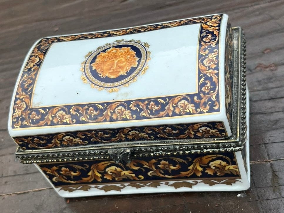 Porselein doosje, Ophalen of Verzenden