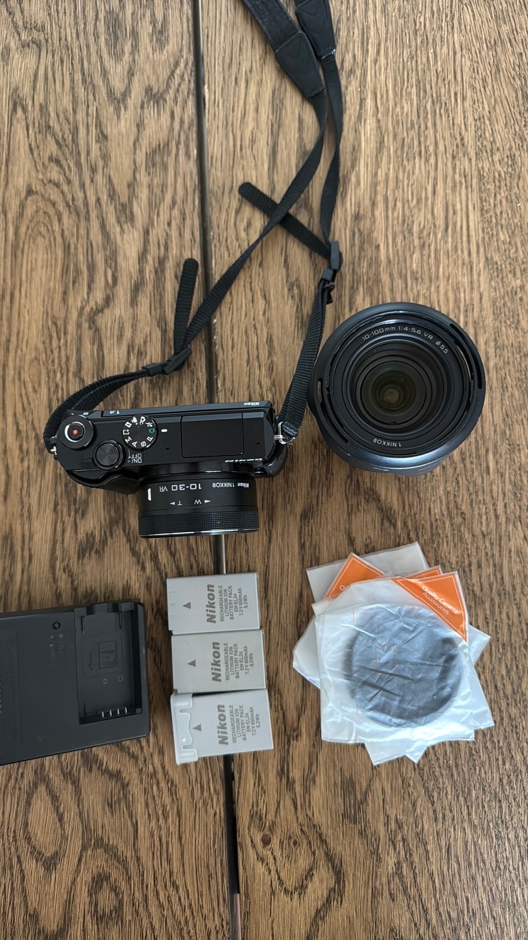 Nikon1 J5 cameraset + 2 lenzen (10-100 & 10-30) +accessoires, Audio, Tv en Foto, Fotocamera's Digitaal, Ophalen, Lensdop, Zo goed als nieuw
