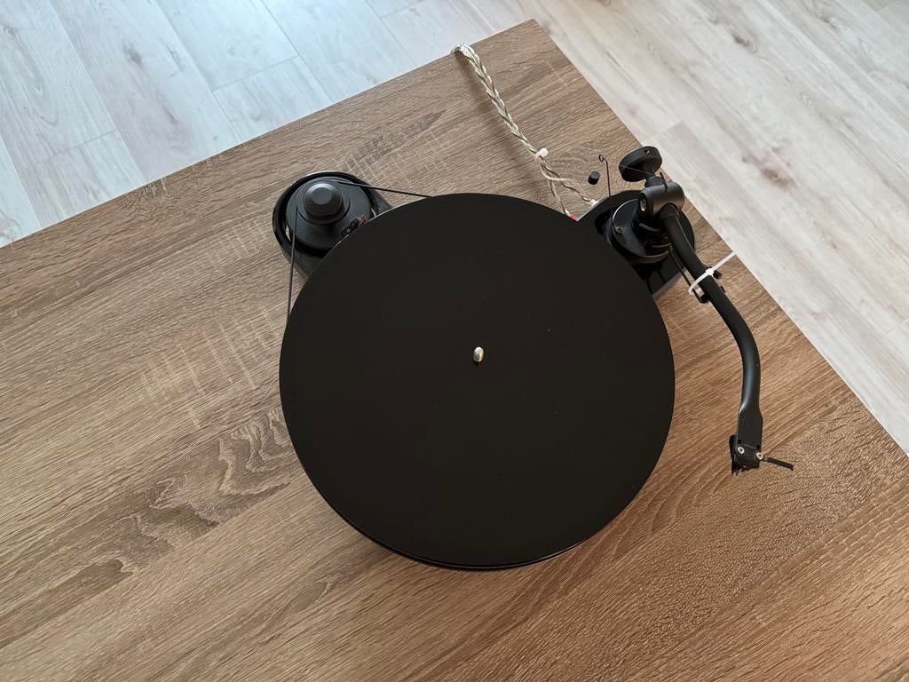 Pro-ject / Project RPM 1.3 genie 2M red, Ophalen, Zo goed als nieuw, Platenspeler, Overige merken