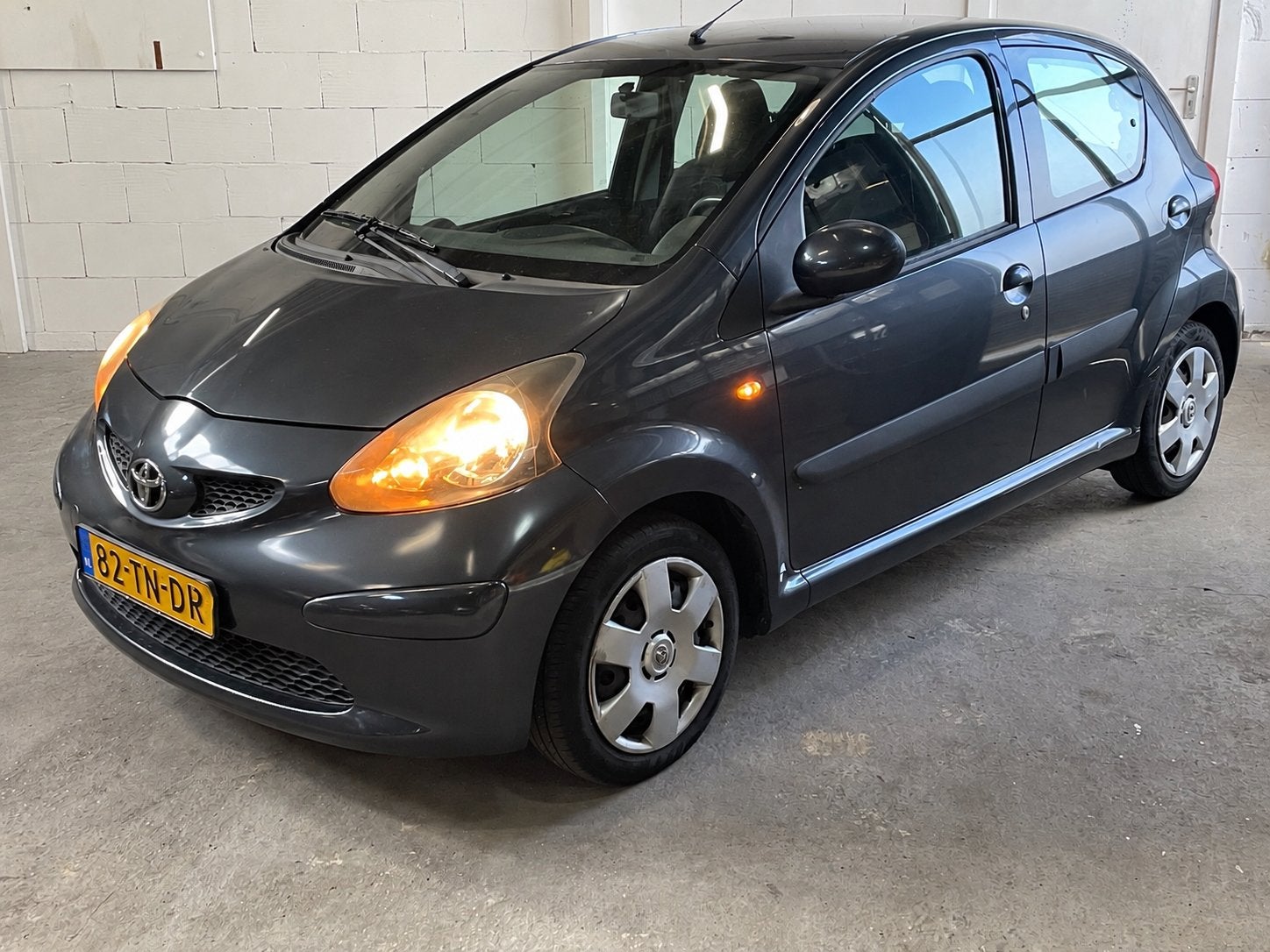 Toyota Aygo 1.0 5DRS • NAP • AIRCO • APK SEP 2027 • ZUINIG!, Voorwielaandrijving, 4 stoelen, 68 pk, Origineel Nederlands