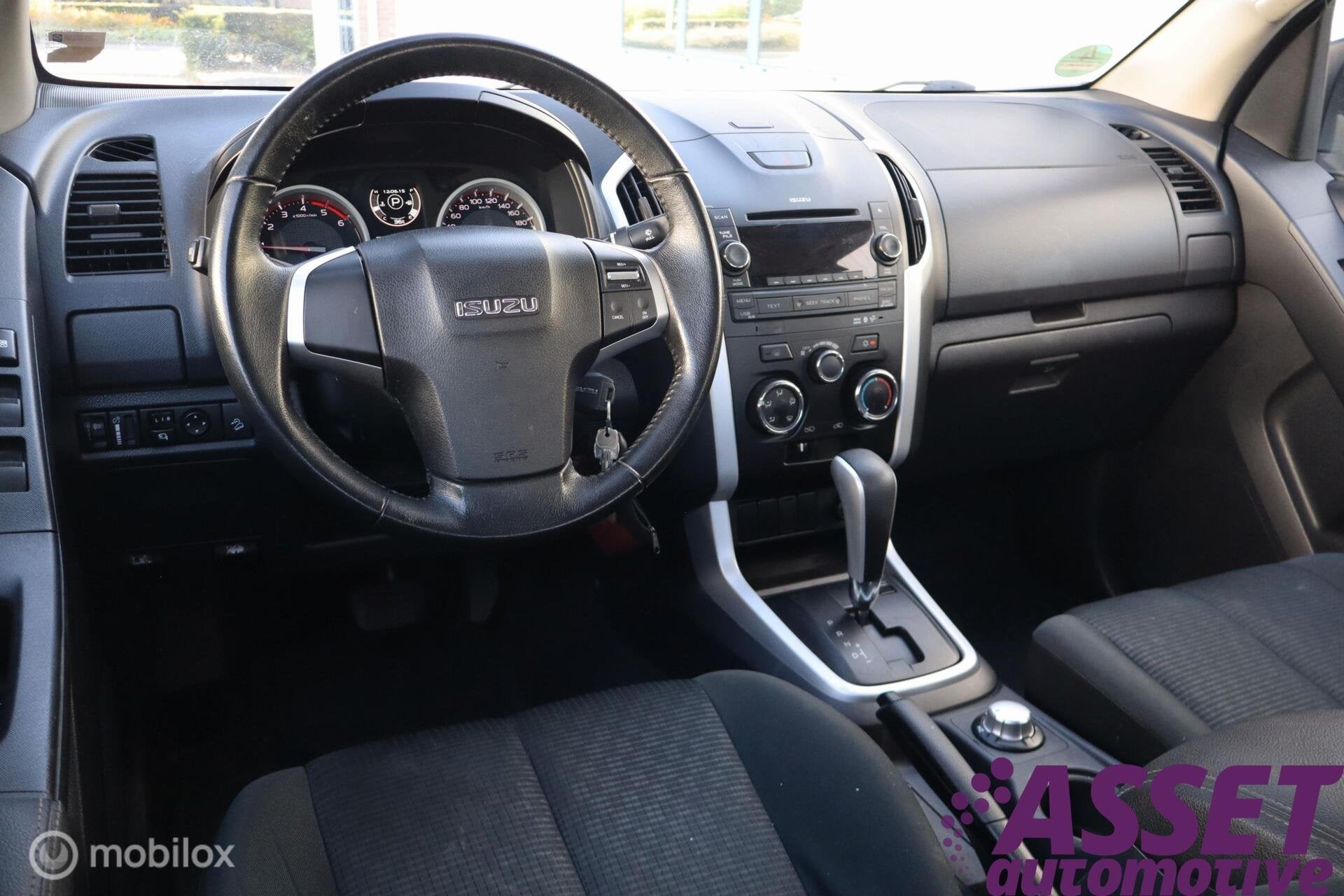 Facelift Isuzu D-Max 1.9 D aut Double Cab Long LS | Export, Auto's, Automaat, 1780 kg, Stof, Gebruikt