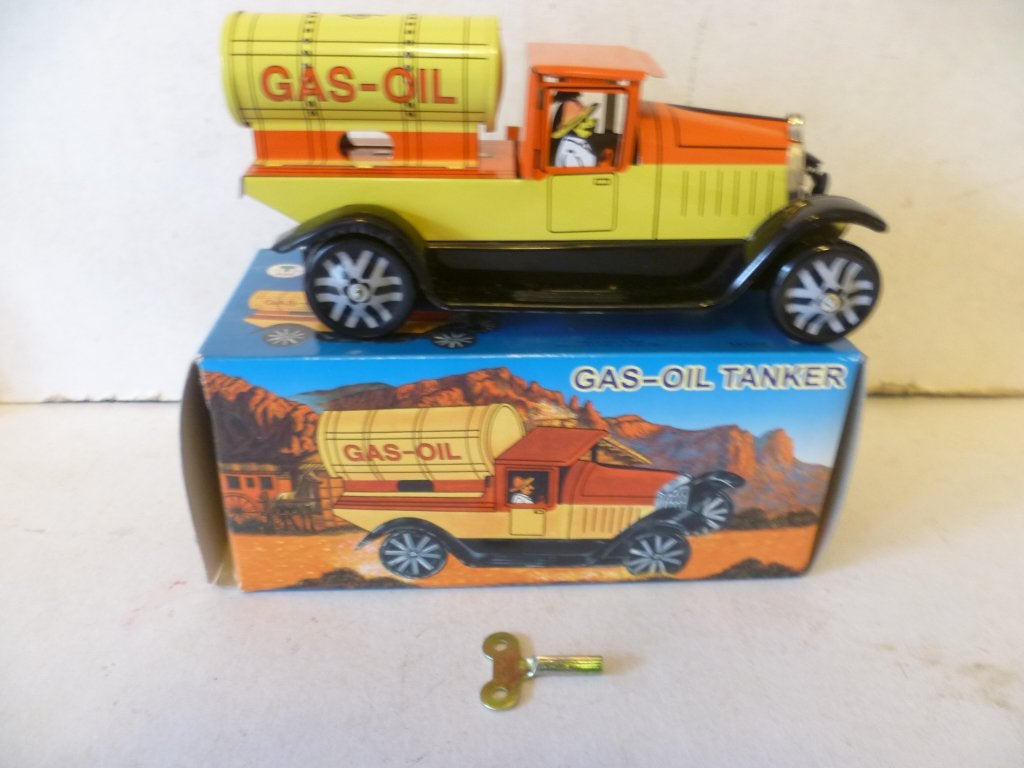 Blikken olie tank wagen met opwindmotor in doos 16cm auto, Ophalen of Verzenden, Nieuw, Auto