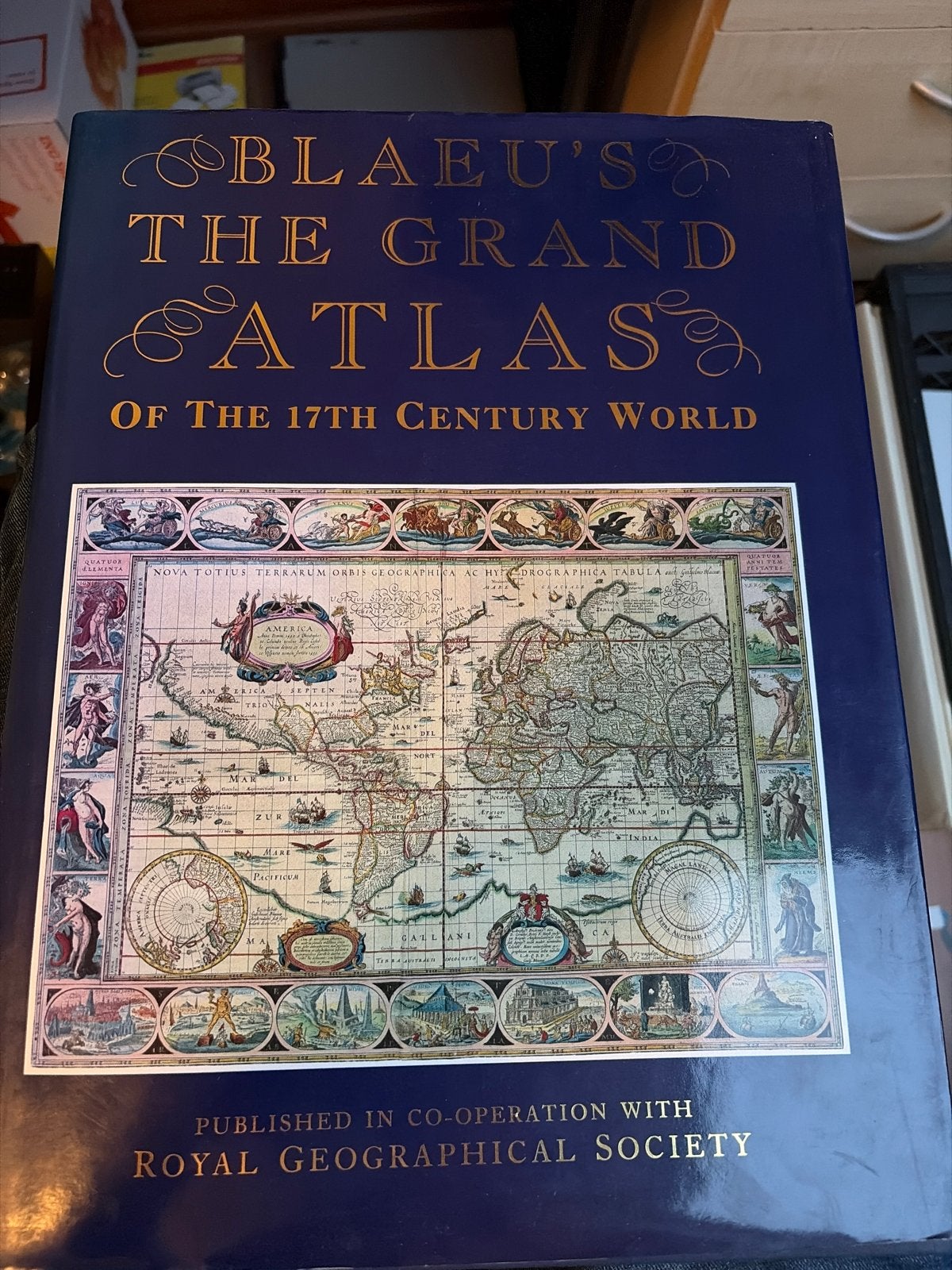 Blaeu's The Grand Atlas of the 17th Century World, Overige atlassen, Ophalen of Verzenden, Zo goed als nieuw, 1800 tot 2000