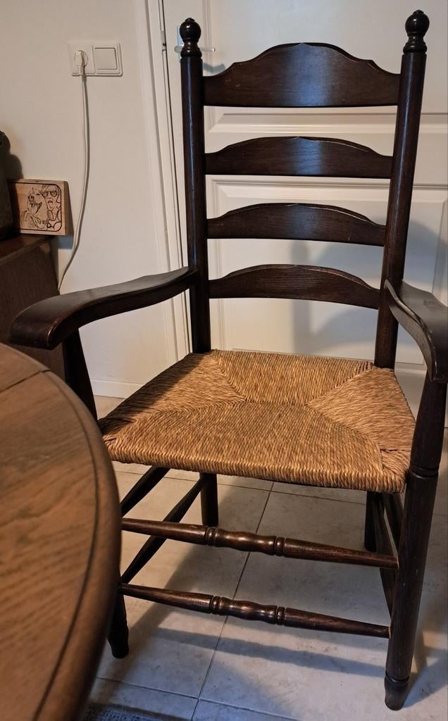Houten stoel met rieten zitting, Ophalen