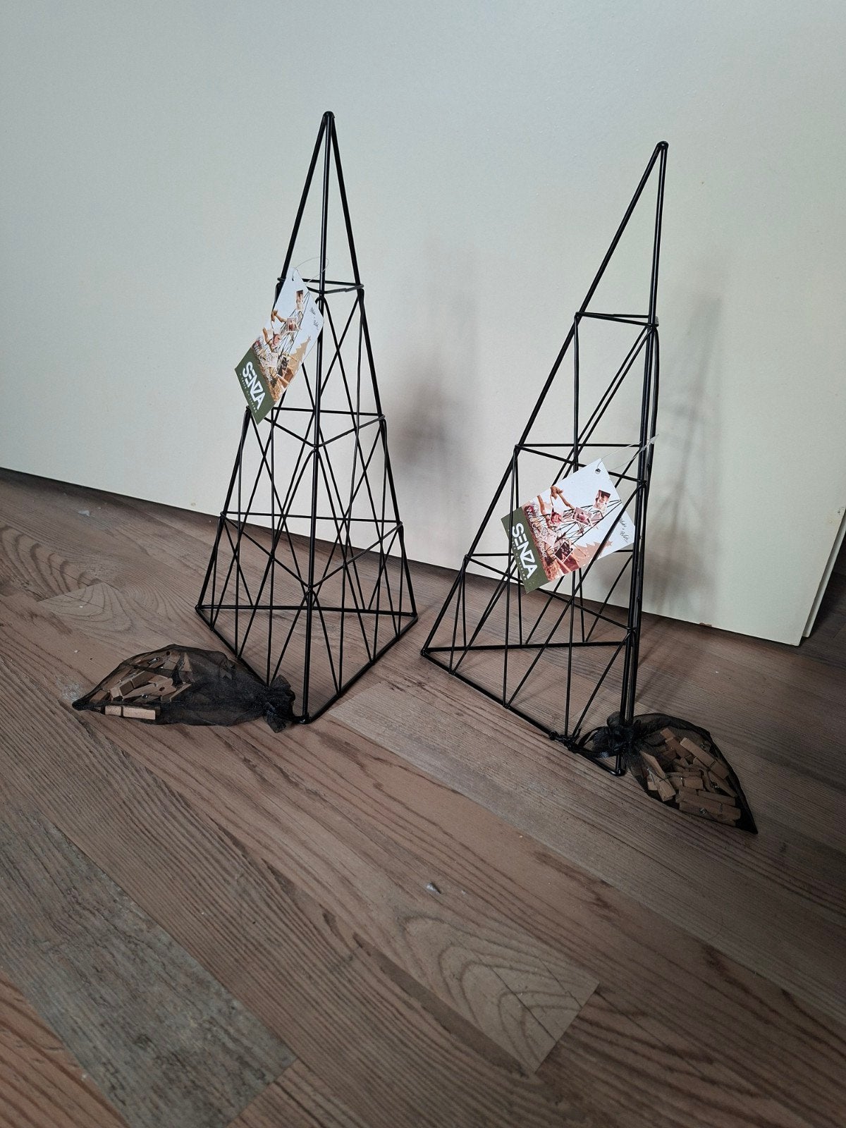 Set van 2 decoratieve metalen piramides - Zwart, Zwart, Ophalen of Verzenden, Zo goed als nieuw, Metaal