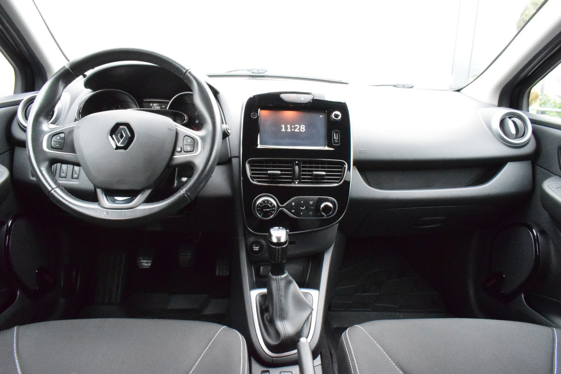 Renault Clio Estate 0.9 TCe Limited Navi Privacy/Glass Airco, Auto's, Gebruikt, 580 kg, Origineel Nederlands, Handgeschakeld