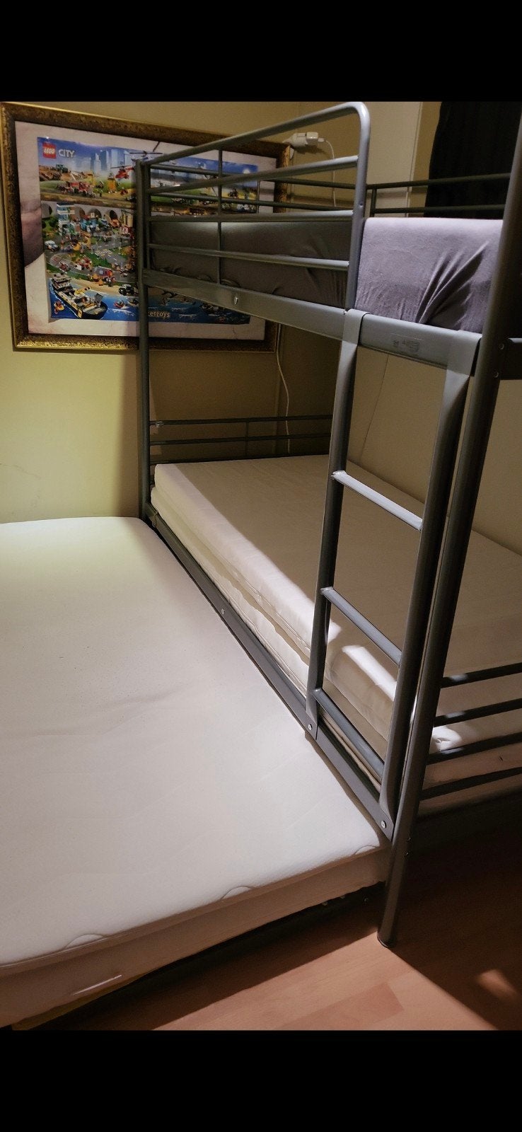 Metalen Tuffing stapelbed met trapje en matrassen, 3-persoon, Huis en Inrichting, Slaapkamer | Stapelbedden en Hoogslapers, Ophalen of Verzenden