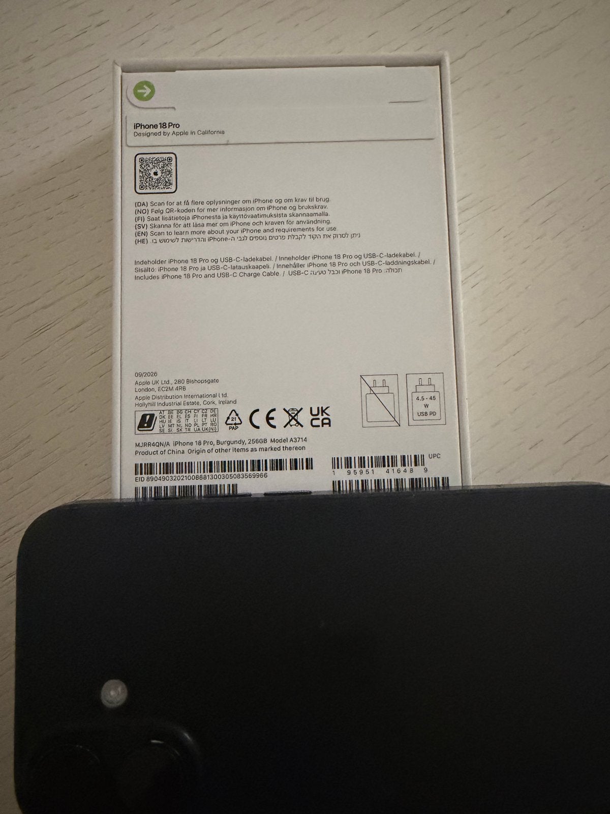 Foto 3 van Nieuwe Apple iPhone 18 Pro - 256GB - Burgundy / Rood