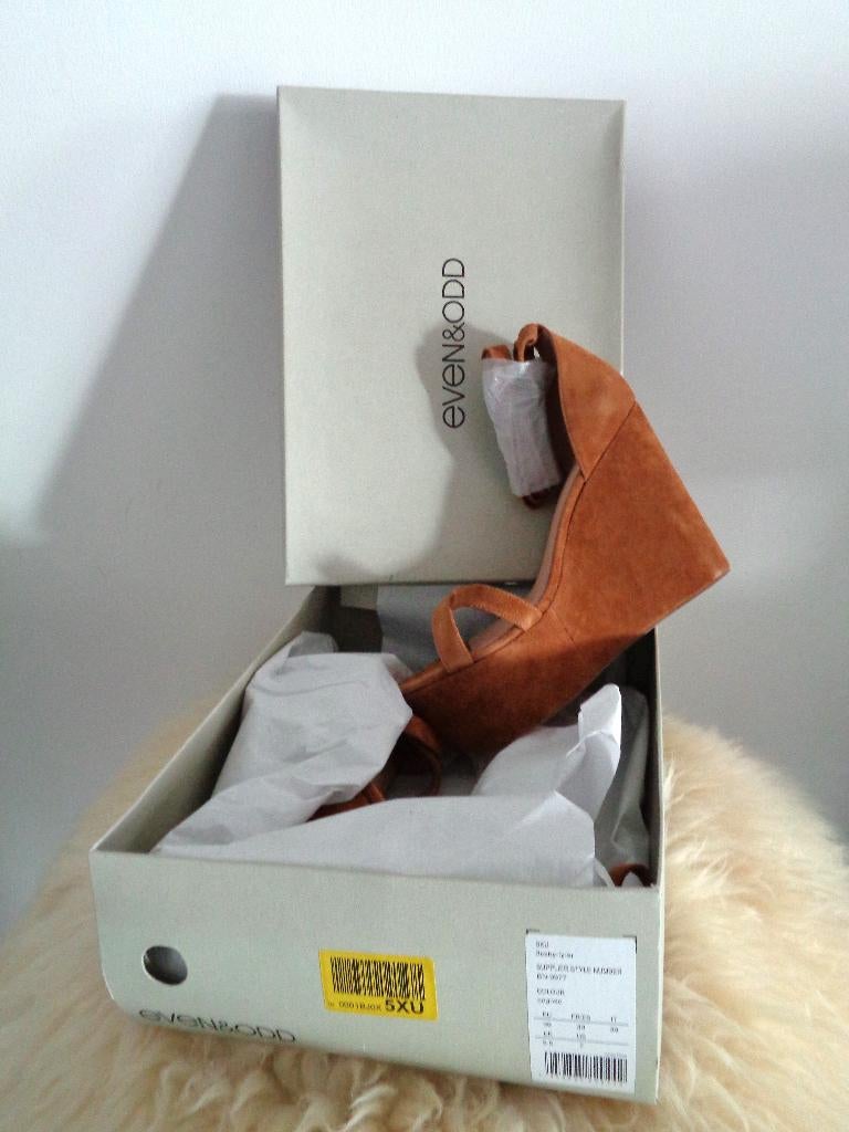 Even & Odd suede, 100% leren wedges, maat 39, NIEUW, doos, Kleding | Dames, Bruin, Nieuw, Sandalen of Muiltjes, Ophalen of Verzenden