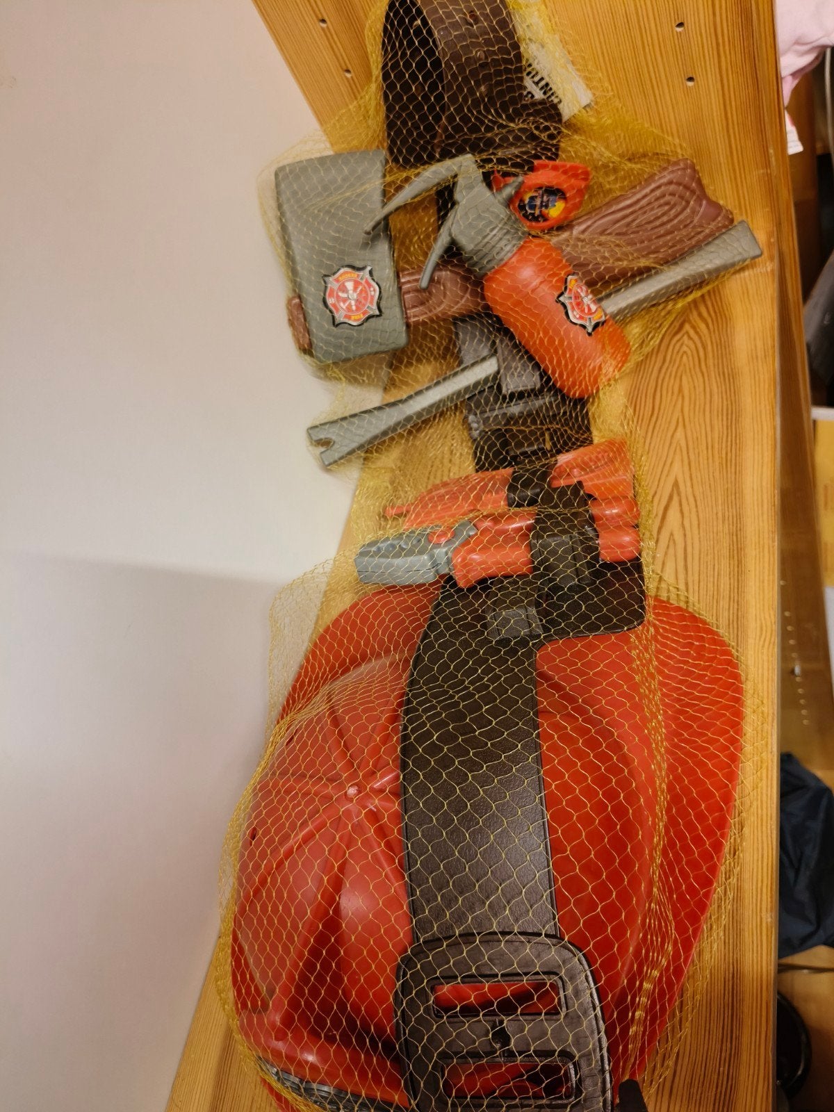 Nieuw. Brandweerman speelset met helm en gereedschap, Ophalen of Verzenden, Nieuw