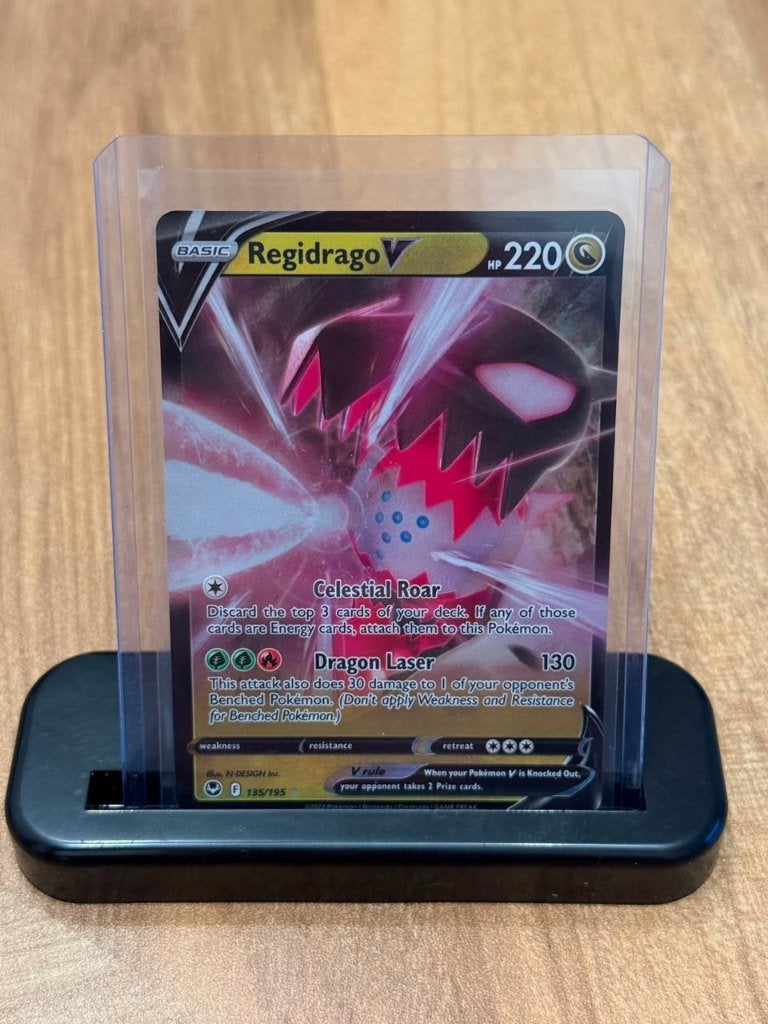 Regidrago V #135 Pokemon Silver Tempest, Ophalen of Verzenden, Nieuw, Losse kaart