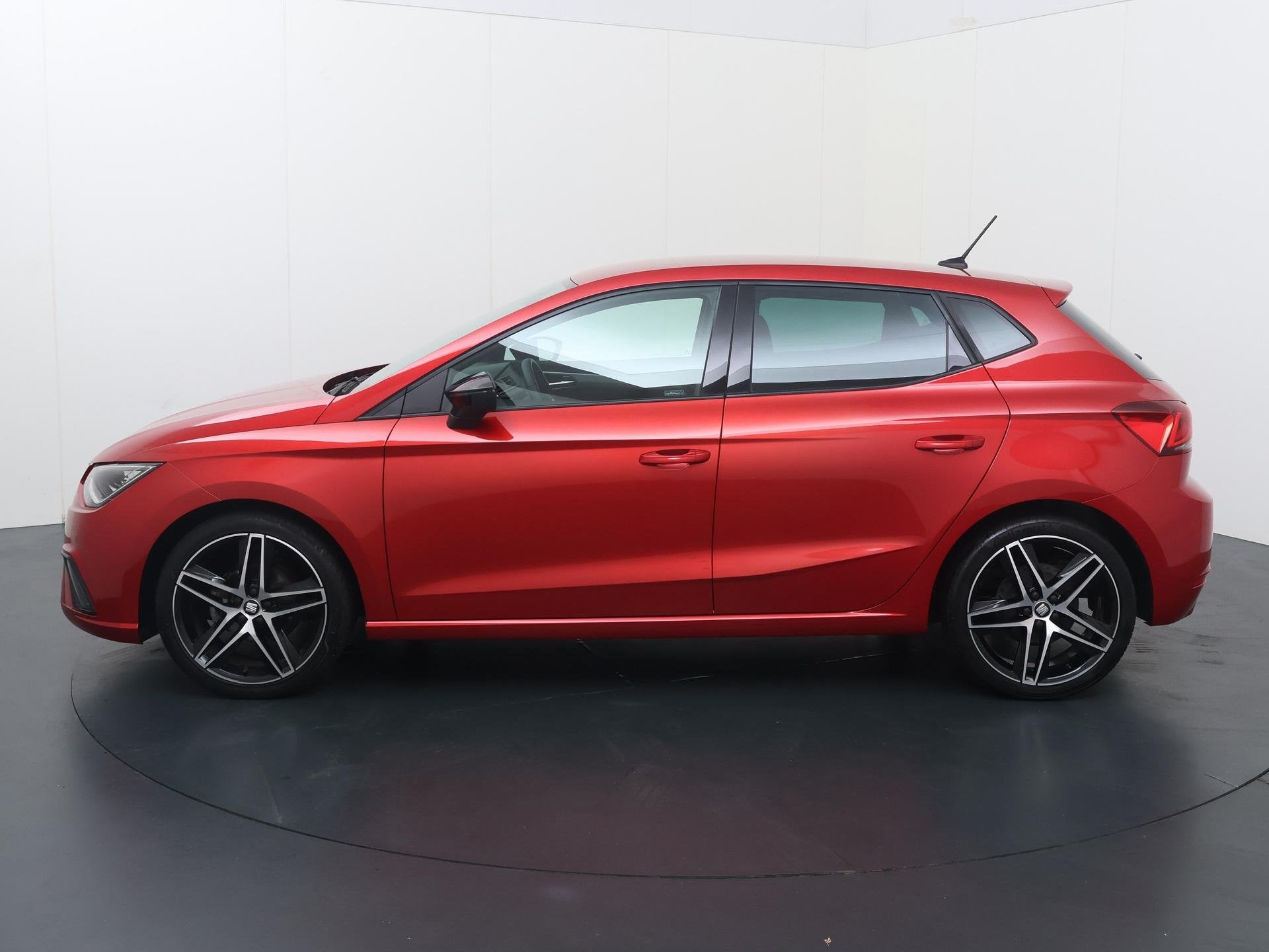 SEAT Ibiza 1.0 TSI FR Business Intense | 95 PK | Achteruitri, Voorwielaandrijving, 12 maanden, Stof, Euro 6