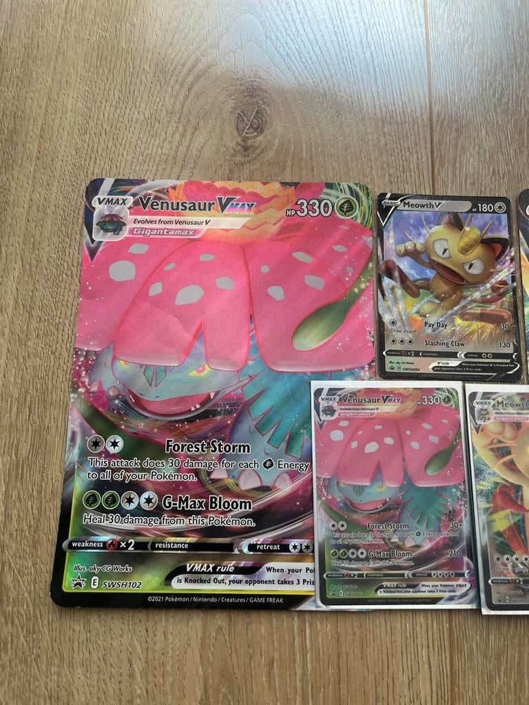 Pokémon VMAX Kaarten: Venusaur & Meowth Set, Hobby en Vrije tijd, Verzamelkaartspellen | Pokémon, Ophalen of Verzenden, Zo goed als nieuw