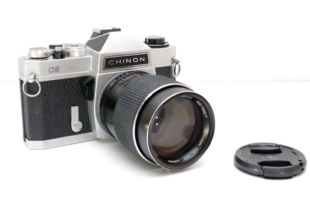 Chinon CS 35mm film M42 SLR + Chinon 135mm f/2.8 portretlens, Ophalen of Verzenden, Refurbished, Spiegelreflex, Overige Merken