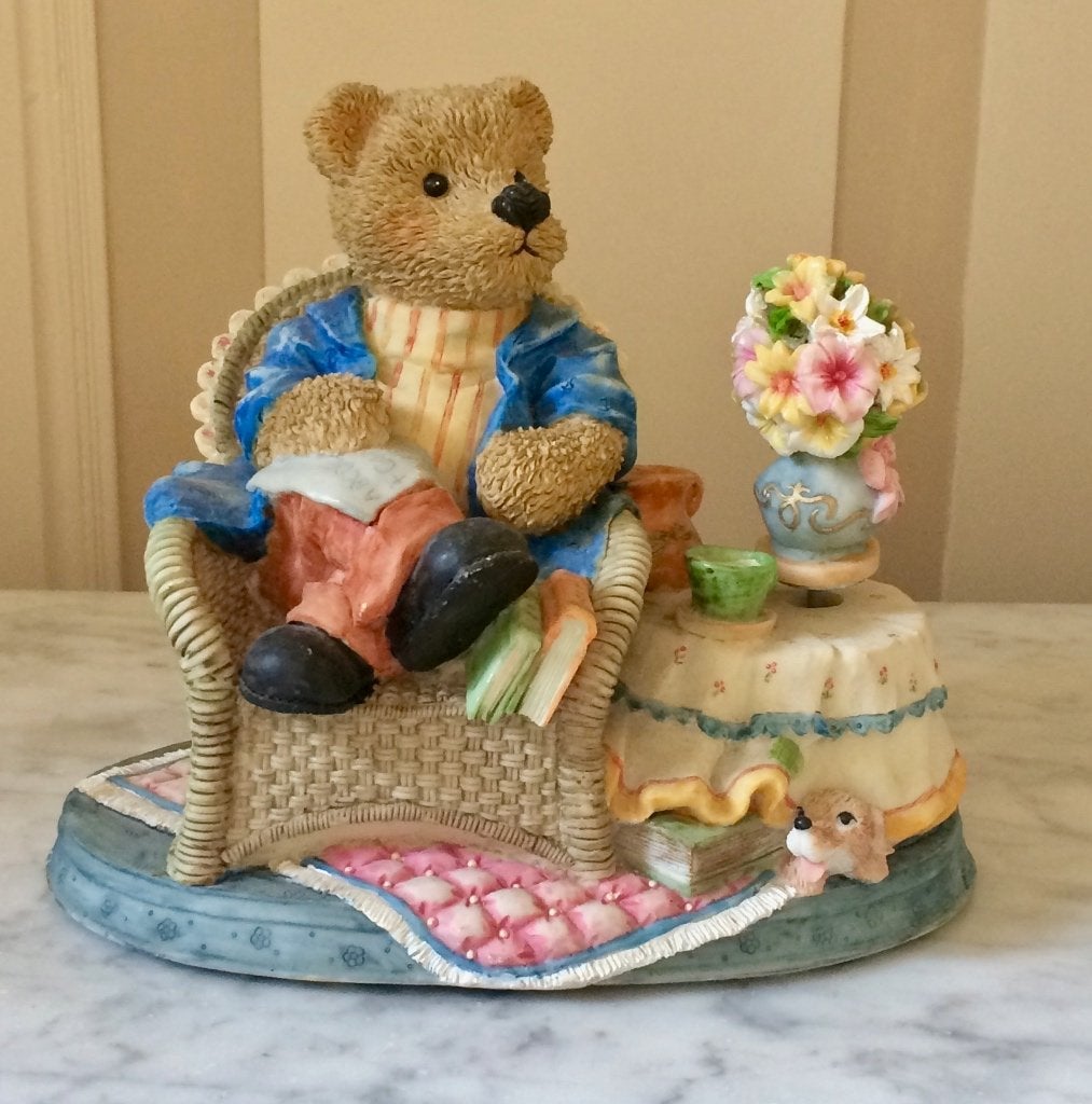 Vintage muziekdoosje: Beer in Fauteuil met Bloemen en Boeken, Ophalen of Verzenden