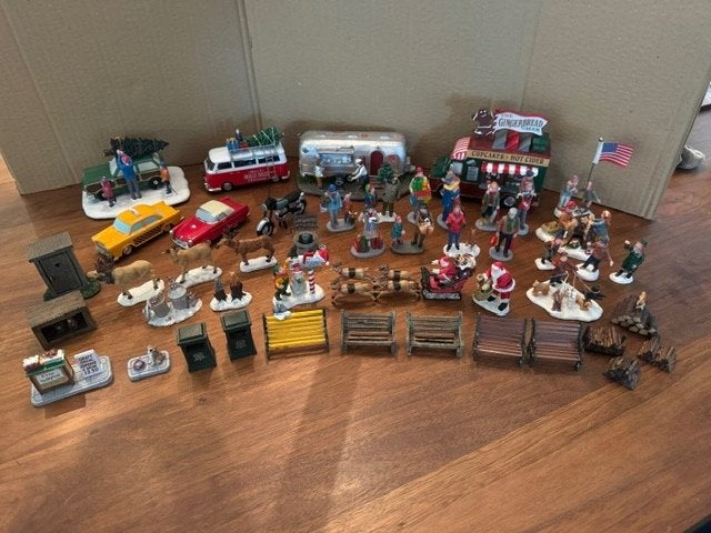 Kerstdorpfiguren (divers), auto's, hekjes, bankjes etc., Diversen, Kerst, Ophalen, Zo goed als nieuw