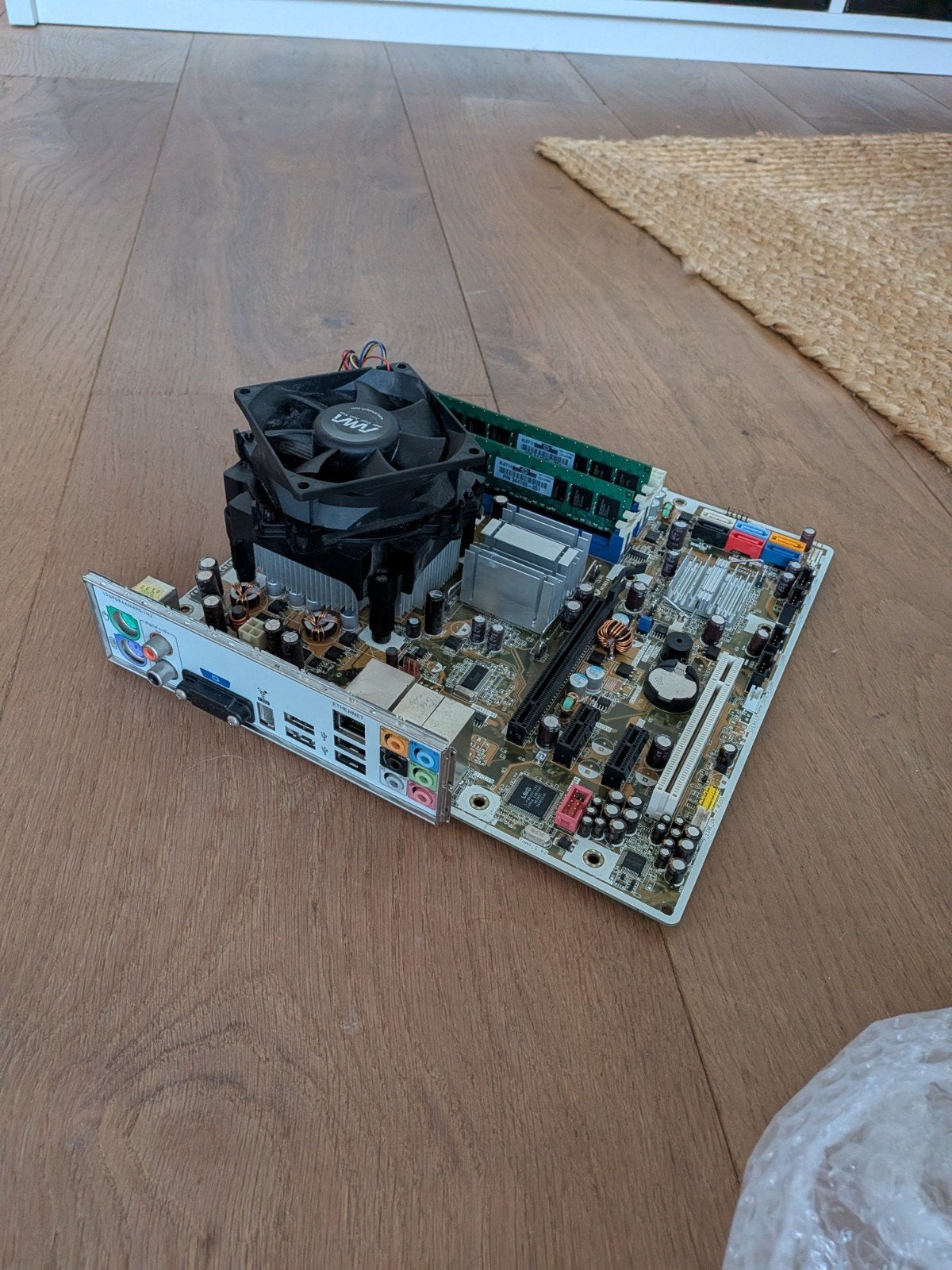 ASUS IPIBL-LB met core 2 duo E7500 en 2gb RAM, Computers en Software, Gebruikt, Ophalen of Verzenden, Intel, LGA775
