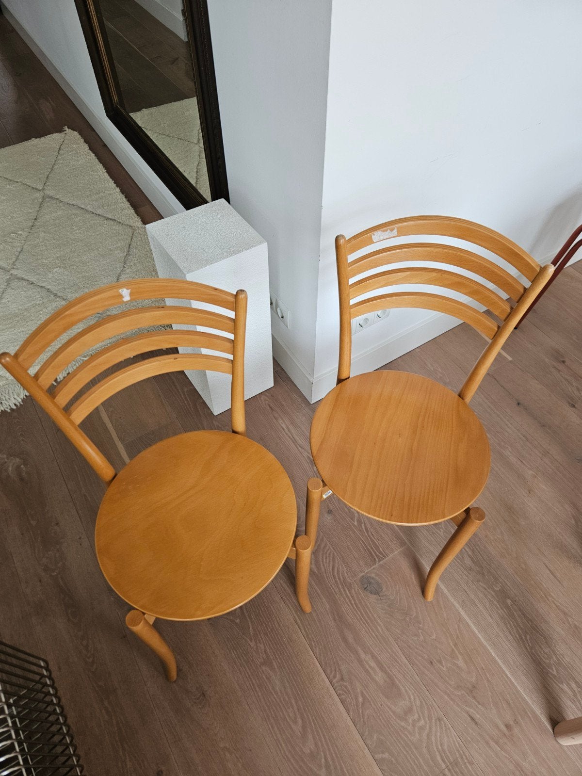 2 vintage wooden chairs, Ophalen