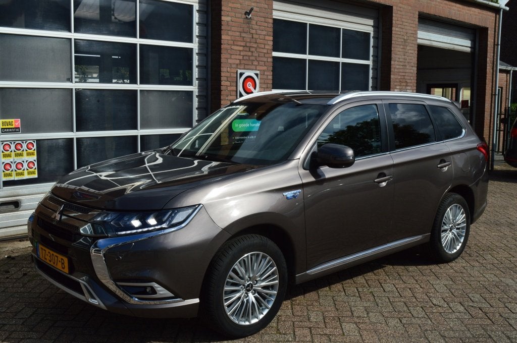 Mitsubishi Outlander 2.4 PHEV IntenseAutomaat | Navi | Leder, Auto's, Euro 6, 4 cilinders, Bruin, Leder en Stof
