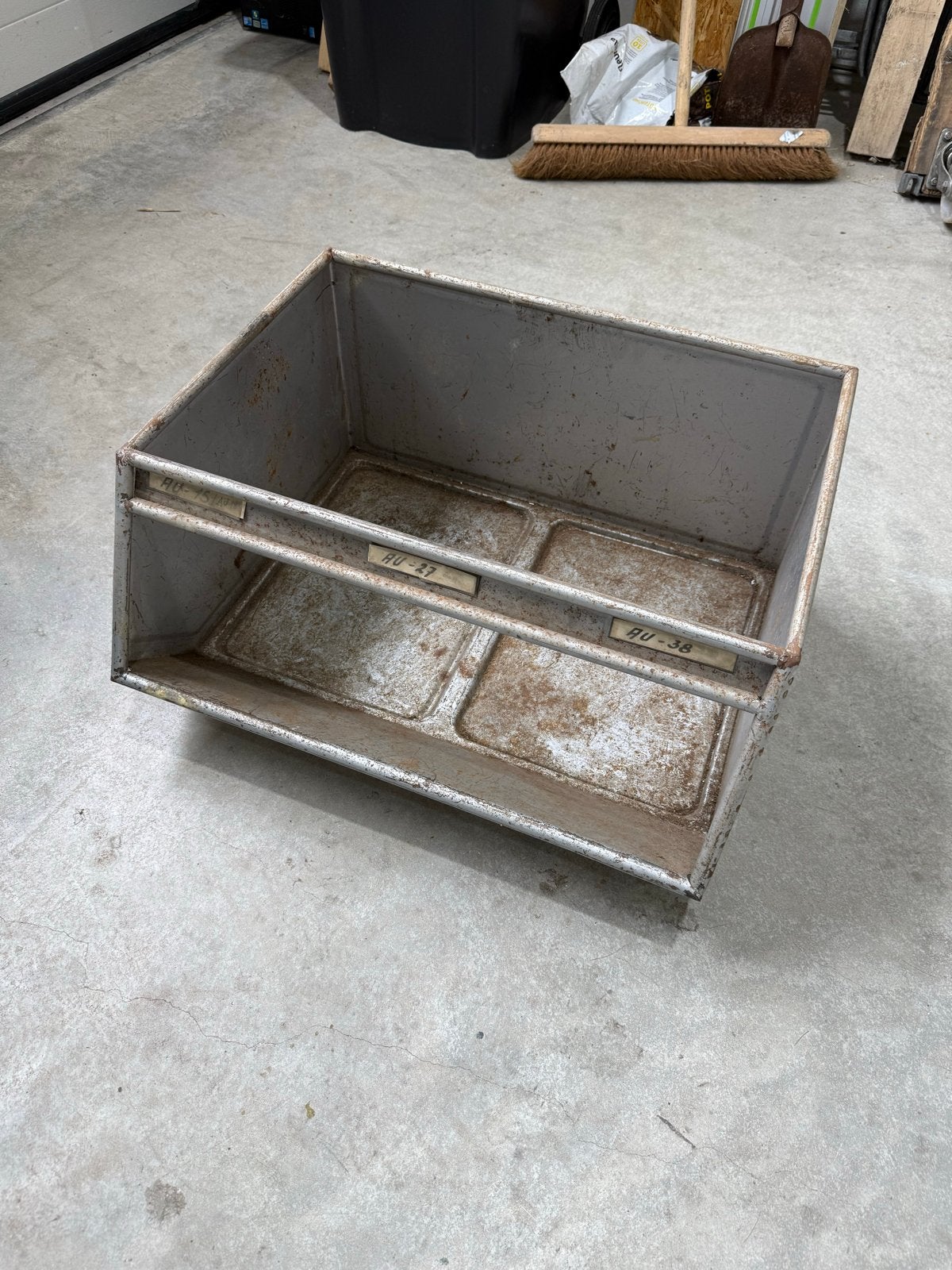 Metalen bakken - Industriële opslag, Ophalen, Gebruikt, 40 tot 60 cm, 50 tot 75 cm