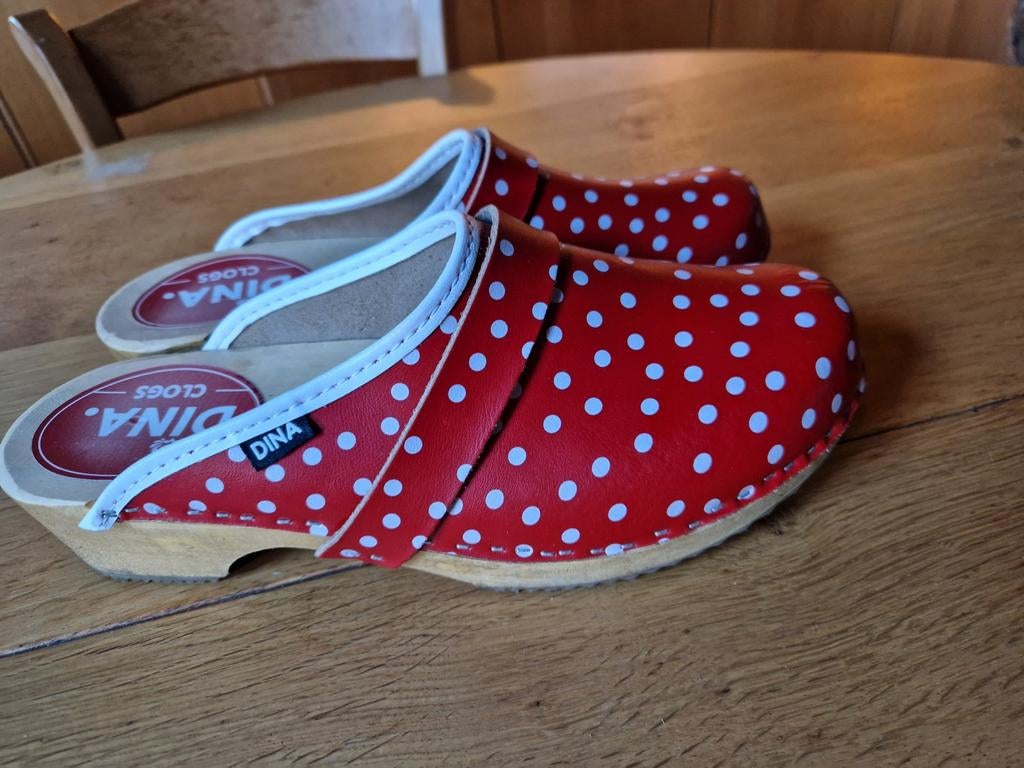 NIEUWE KLOMPEN ❤️ MAAT 43 ROOD MET WITTE STIPPEN POLKADOT, Kleding | Dames, Schoenen, Ophalen of Verzenden, Nieuw, Rood