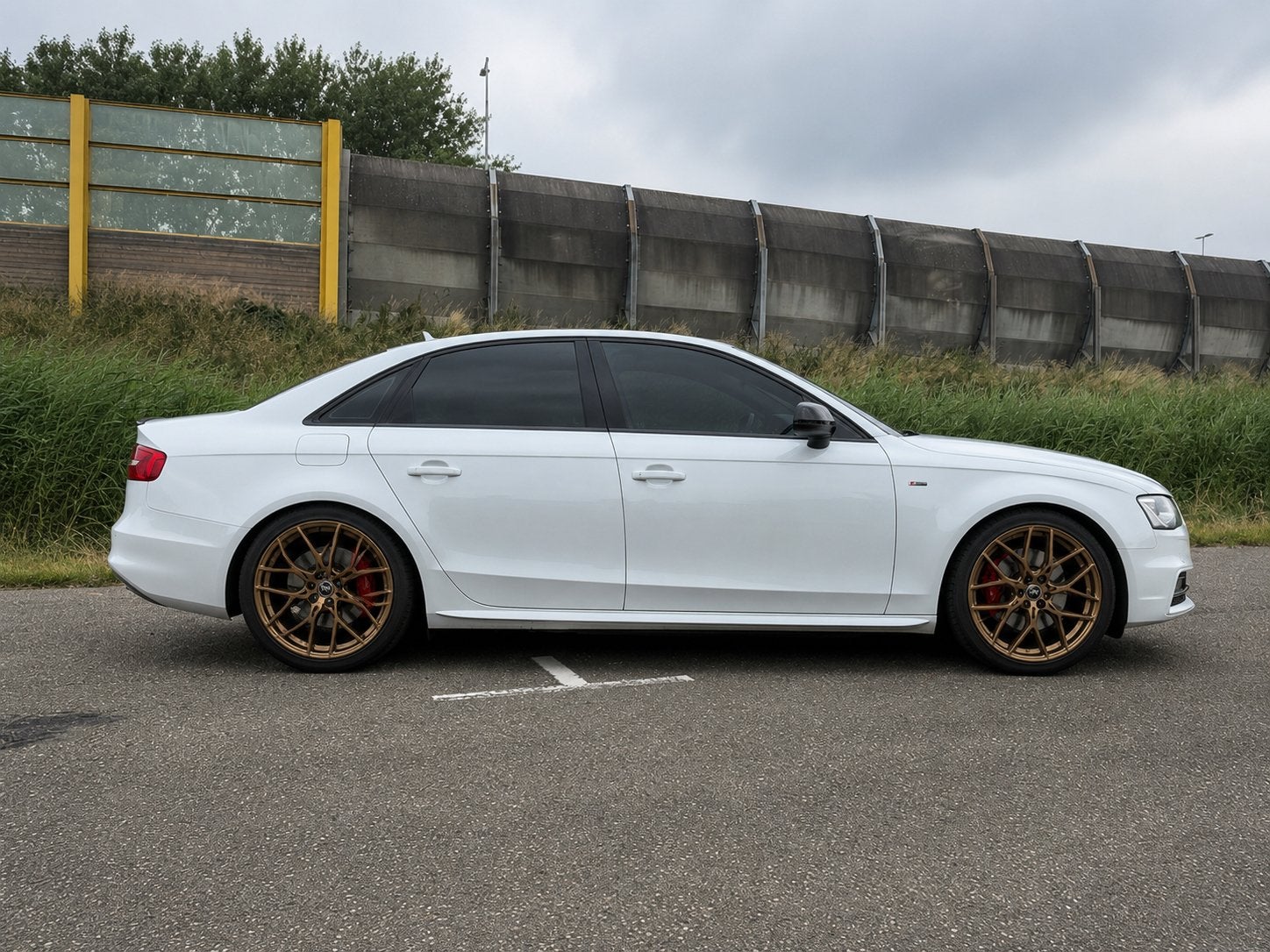 Audi A4  Sport Edition 270pk 3x S-Line zeer mooie Audi, Auto's, Audi, Zwart, 4 cilinders, Wit, Origineel Nederlands