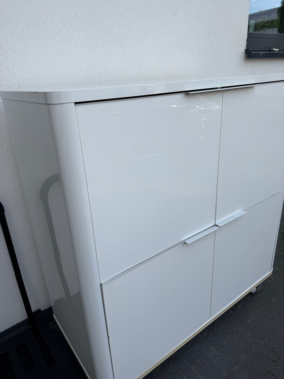 Foto 3 van Gratis af te halen: Witte hoogglans wandkast met 4 vakken