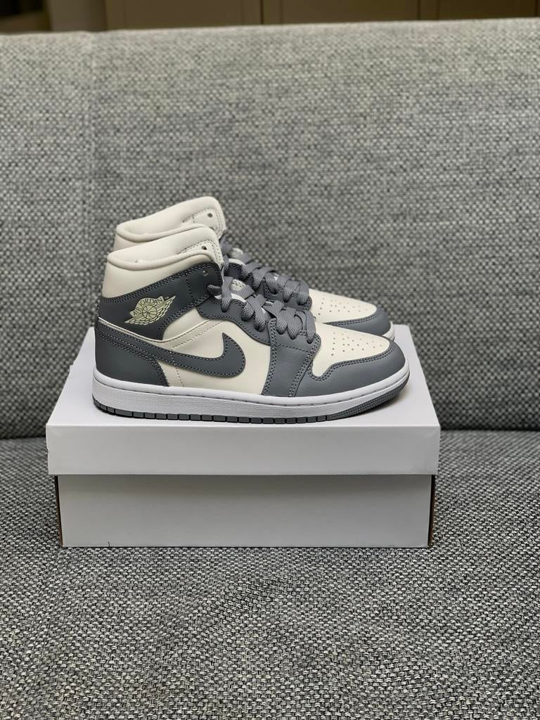 Jordan 1 mid stealth 36,5, Ophalen of Verzenden, Nieuw, Sneakers of Gympen