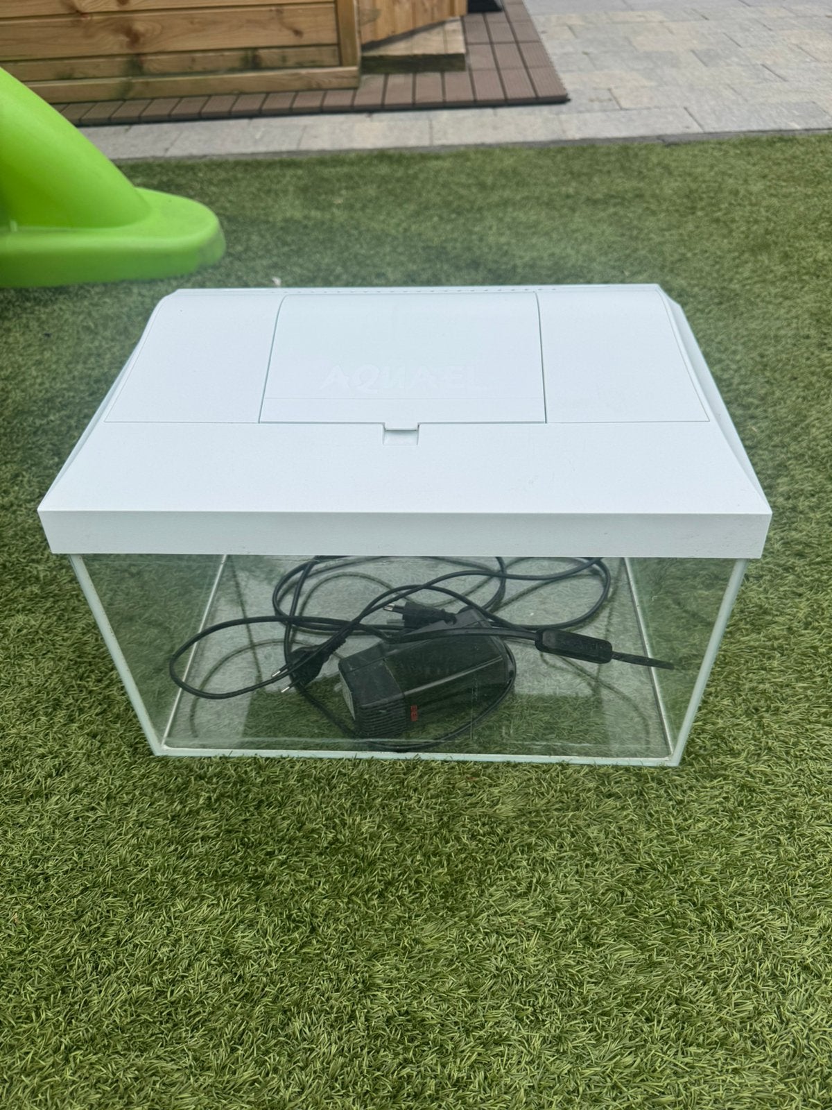 Aquael Leddy 40 Wit Aquarium - 30 Liter (41x25x30 cm)+Filter, Dieren en Toebehoren, Ophalen, Gebruikt, Leeg aquarium, Inclusief deksel