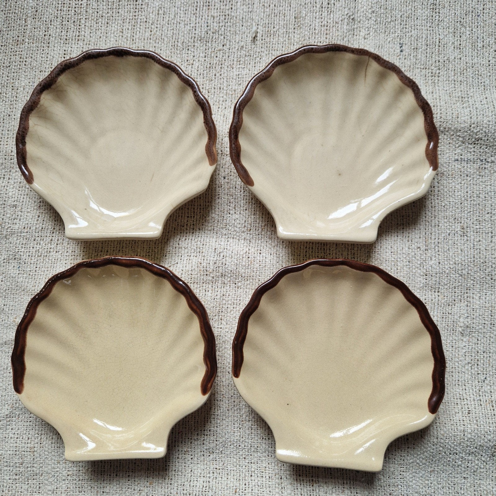 Franse schelp schaaltjes bruin keramiek Emile Henry, Huis en Inrichting, Keuken | Servies, Gebruikt, Ophalen of Verzenden, X, X