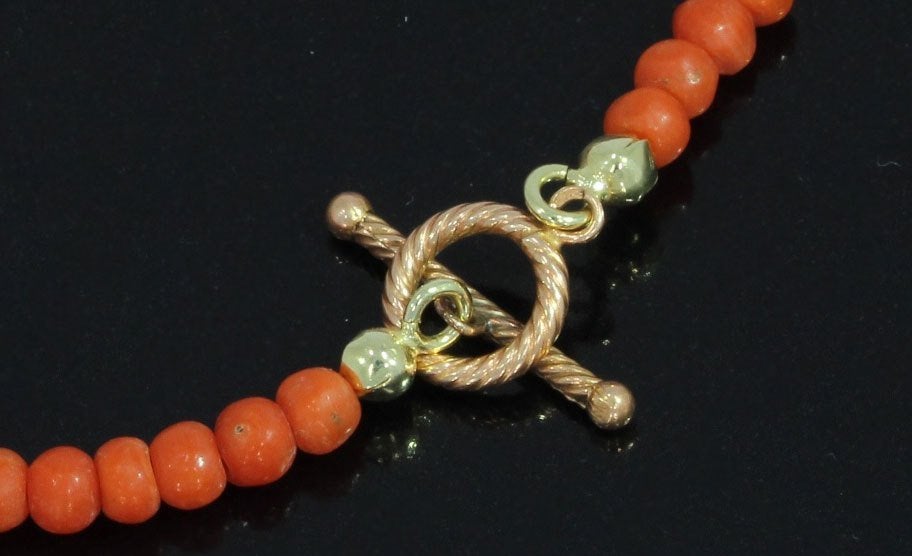Bloedkoraal baby kinder armband 14k slot goud kapittel, Ophalen of Verzenden, Goud, Armband, Met edelsteen