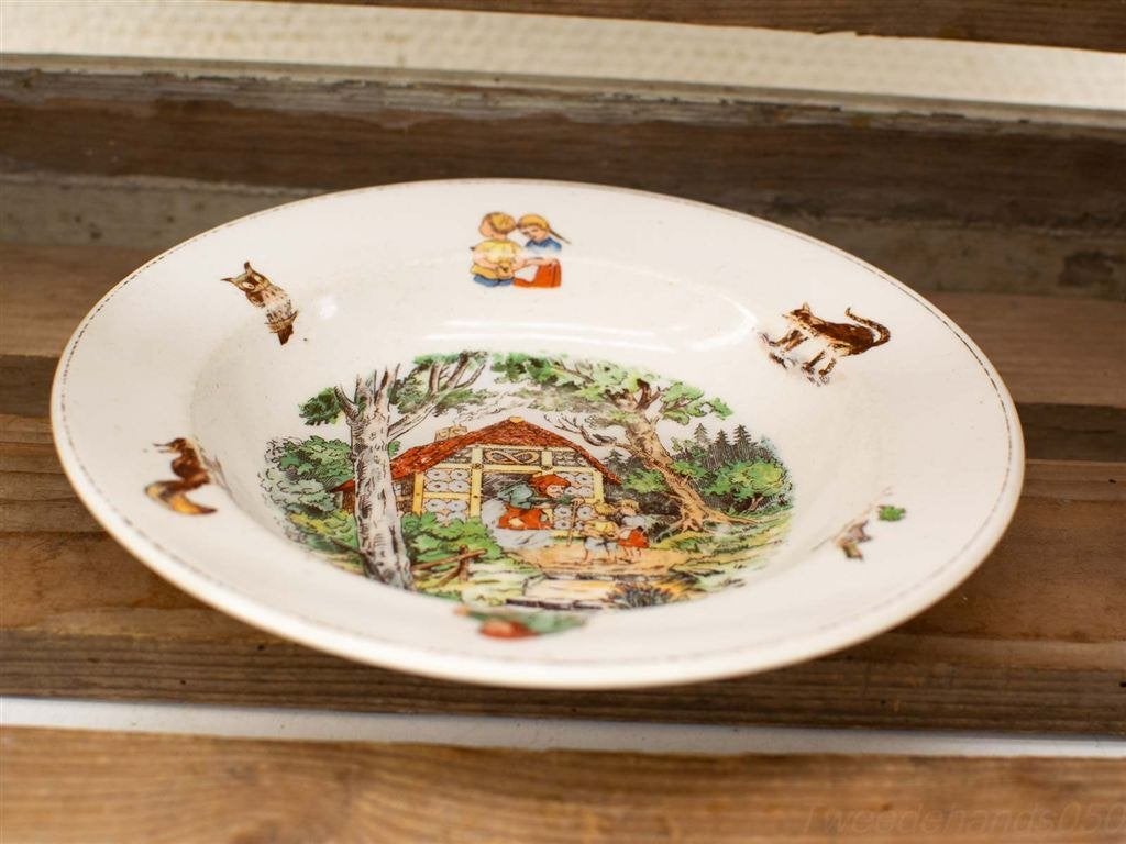 Petrus Regout porseleinen kinderbord 37383, Gebruikt, Ophalen of Verzenden, Bord(en), Overige stijlen