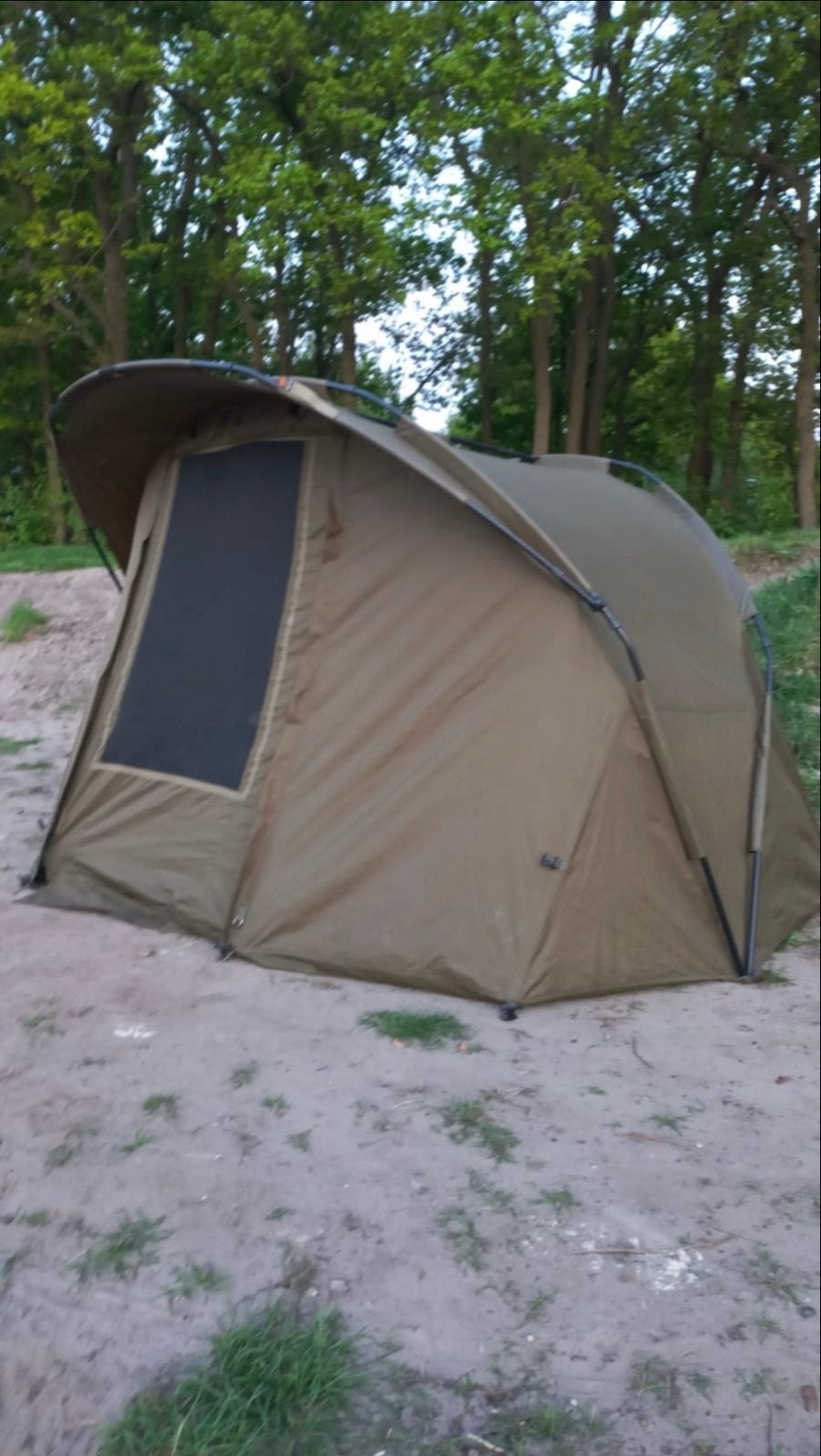 Ruime en stevige karpertent / bivvy fox eos 2 man, Ophalen, Gebruikt, Tot en met 2