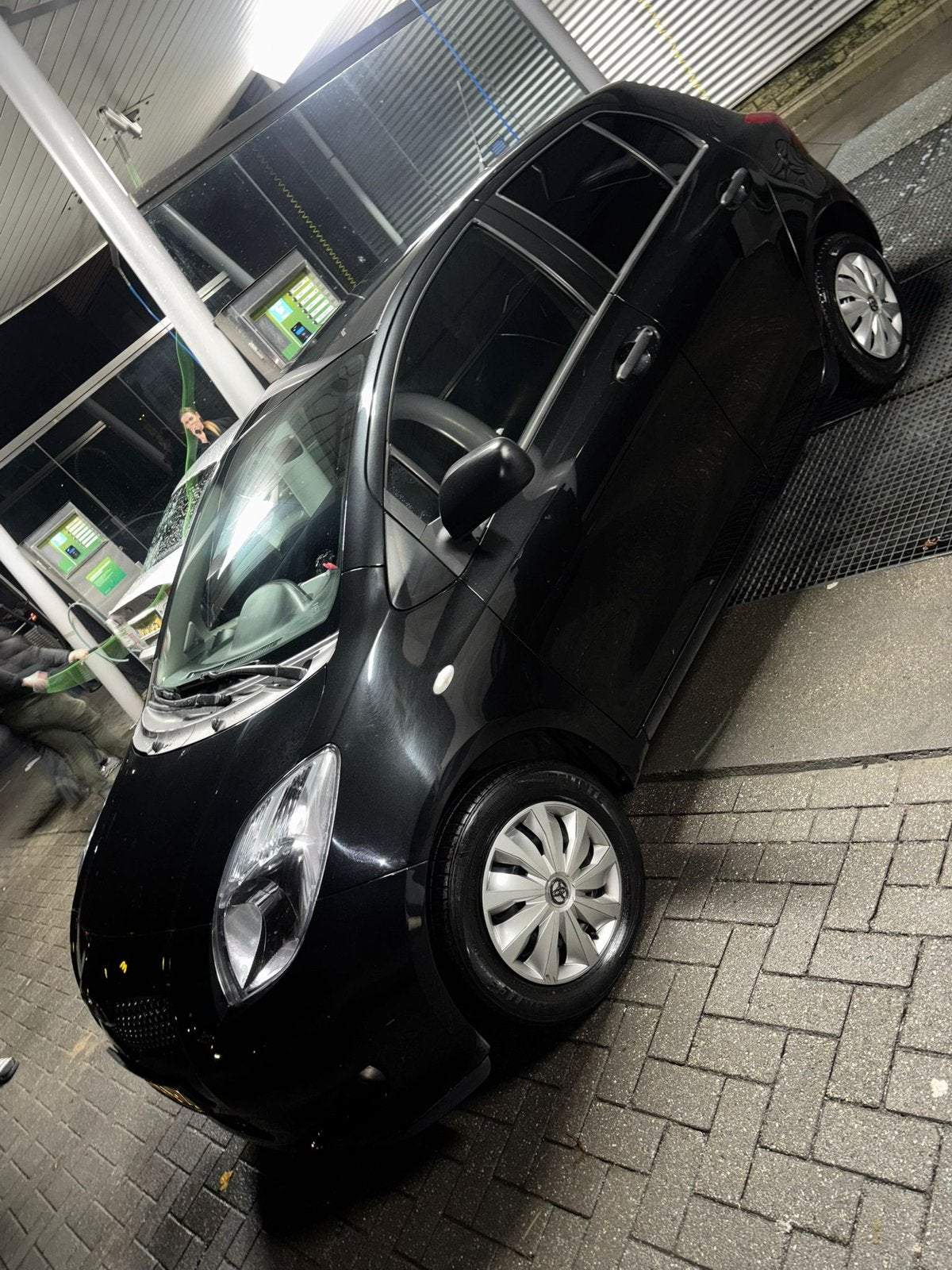 Toyota Yaris 1.0 12V Vvt-i 5DR 2006 Zwart, Auto's, Voorwielaandrijving, 527 kg, 40 €/maand, 750 kg