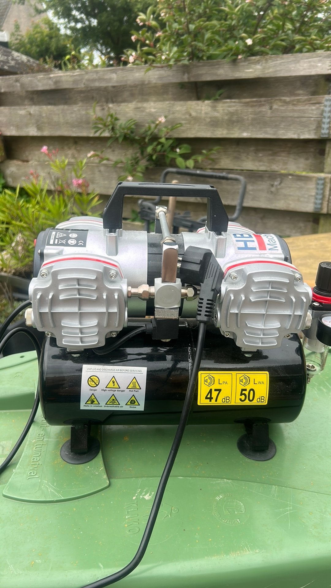 HBM olievrije, stille luchtcompressor., Minder dan 25 liter, Ophalen of Verzenden, Zo goed als nieuw, Minder dan 200 liter/min