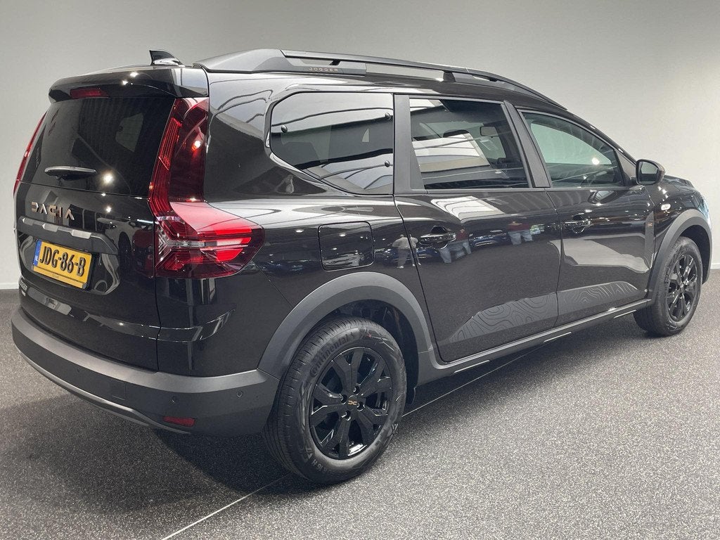 Dacia Jogger 1.6 Hybrid 140 Extreme 7p. | Navigatie | Camera, Auto's, 4 cilinders, Met garantie (alle), 7 stoelen, Zwart