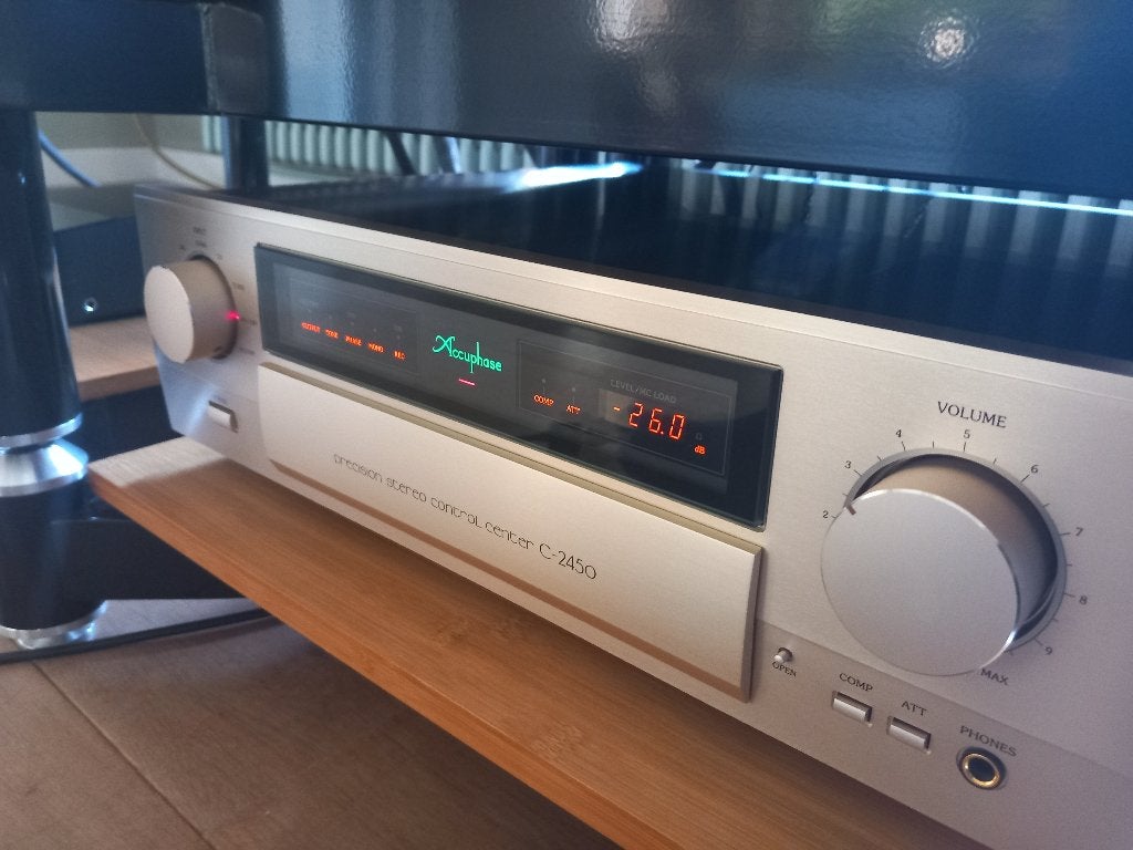 Accuphase C 2450 + AD 2820, Zo goed als nieuw, 120 watt of meer, Stereo, Ophalen