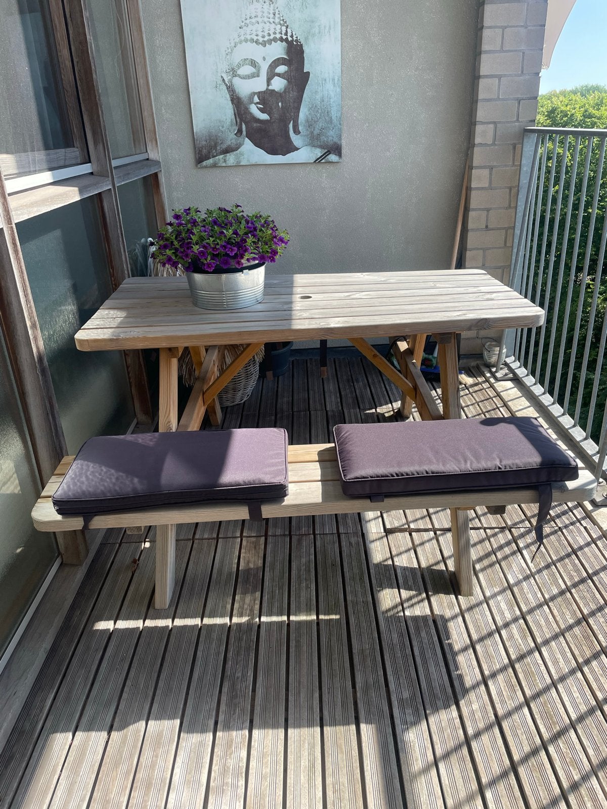 Houten picknicktafel met opklapbare bankjes en kussens, Ophalen, 4 zitplaatsen, Gebruikt, Hout