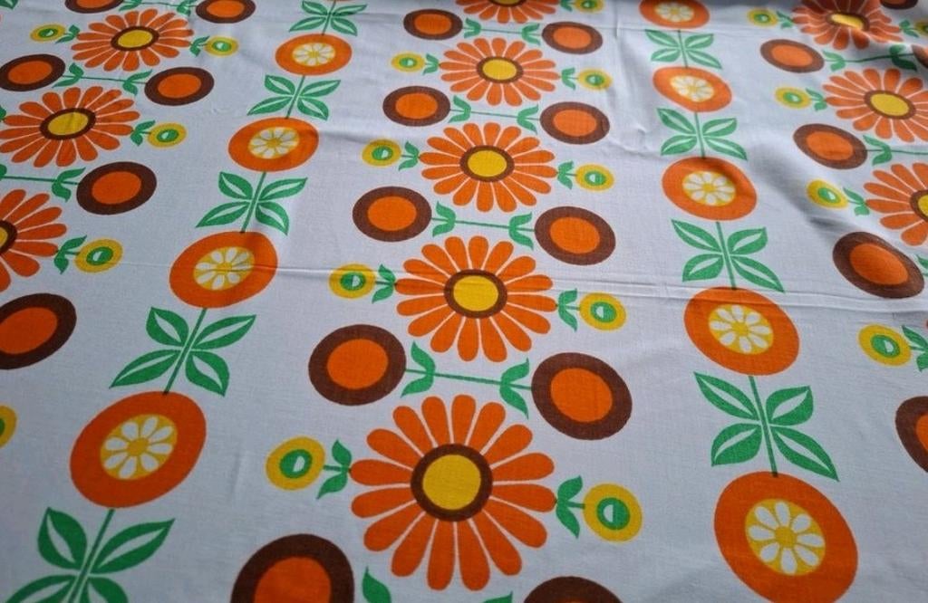 Vintage jaren 70 bloemen stof lap retro gebloemd per meter, Hobby en Vrije tijd, Stoffen en Lappen, Verzenden, 120 cm of meer