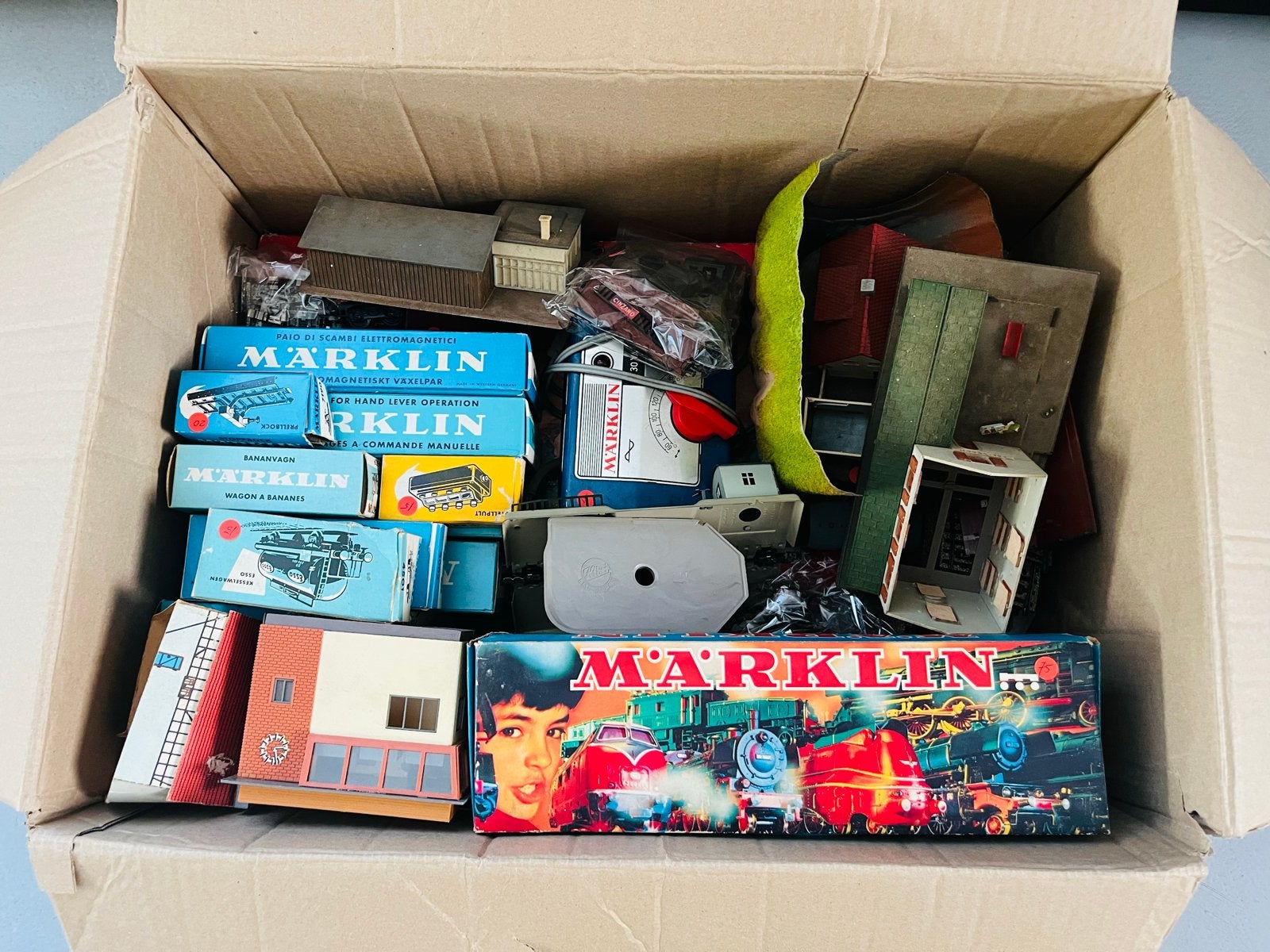 Grote partij Märklin en diverse modeltrein accessoires, Hobby en Vrije tijd, Ophalen, Wisselstroom, Gebruikt, Overige typen