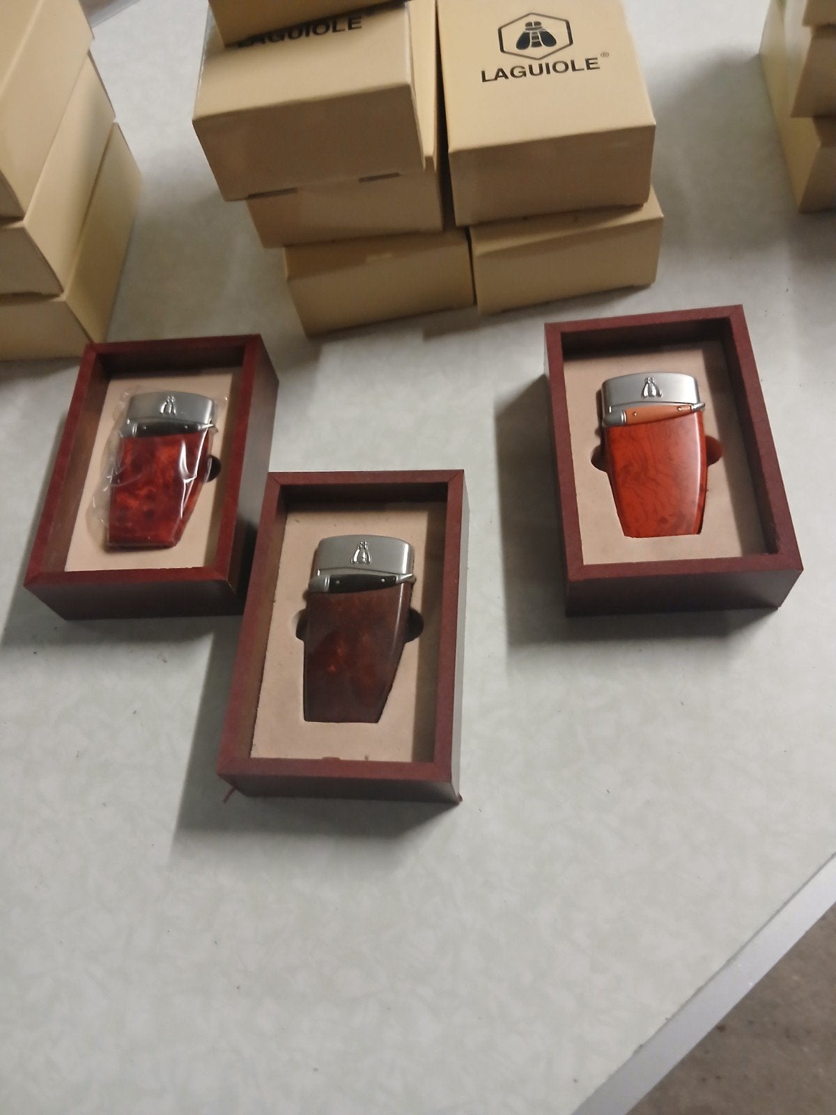 Nieuwe Laguiole gasaanstekers in geschenkverpakking, Verzamelen, Ophalen, Nieuw, Aansteker