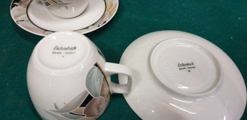 Kop en schotel, wit met gekleurde decoratie en goudkleurige, Ophalen of Verzenden, 'T Olde Gre-j, Info@toldegrej.nl, Endepoelstraat 20f Didam