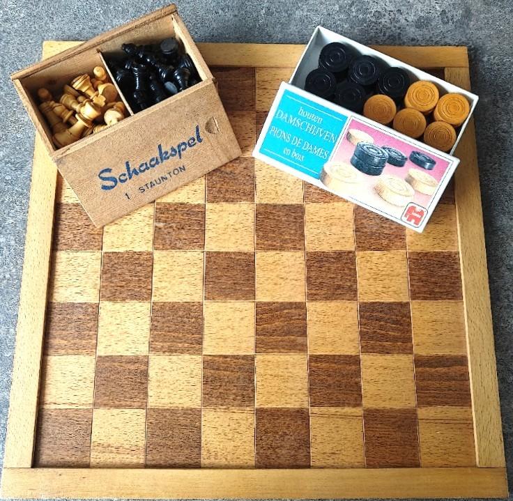 Houten Schaakbord (44/44 cm), Staunton Schaakstukken, Damsch, Een of twee spelers, Ophalen of Verzenden, Gebruikt