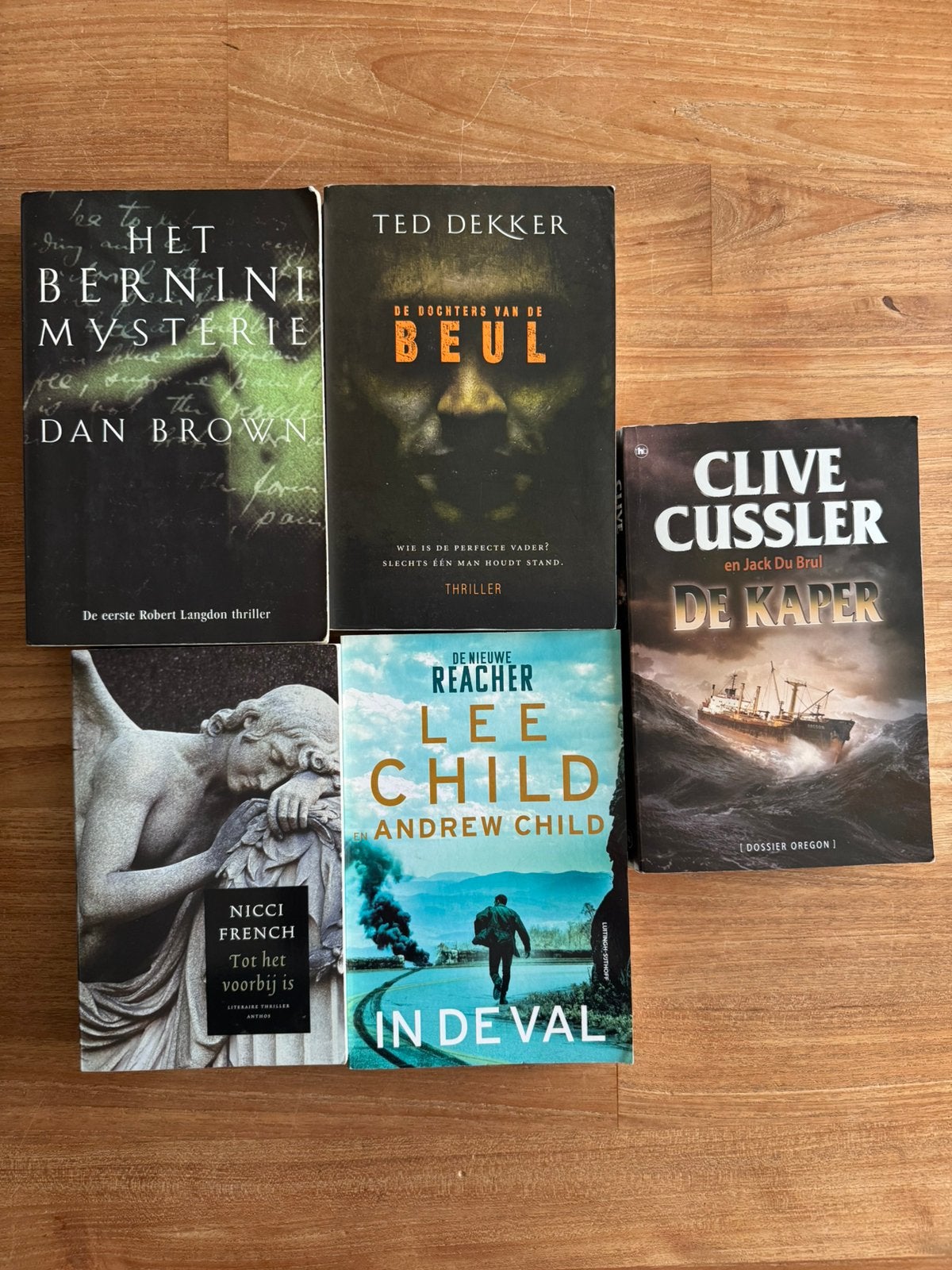 5 thrillers nicci french-dan brown-ted dekker-lee child, Ophalen of Verzenden, Gelezen