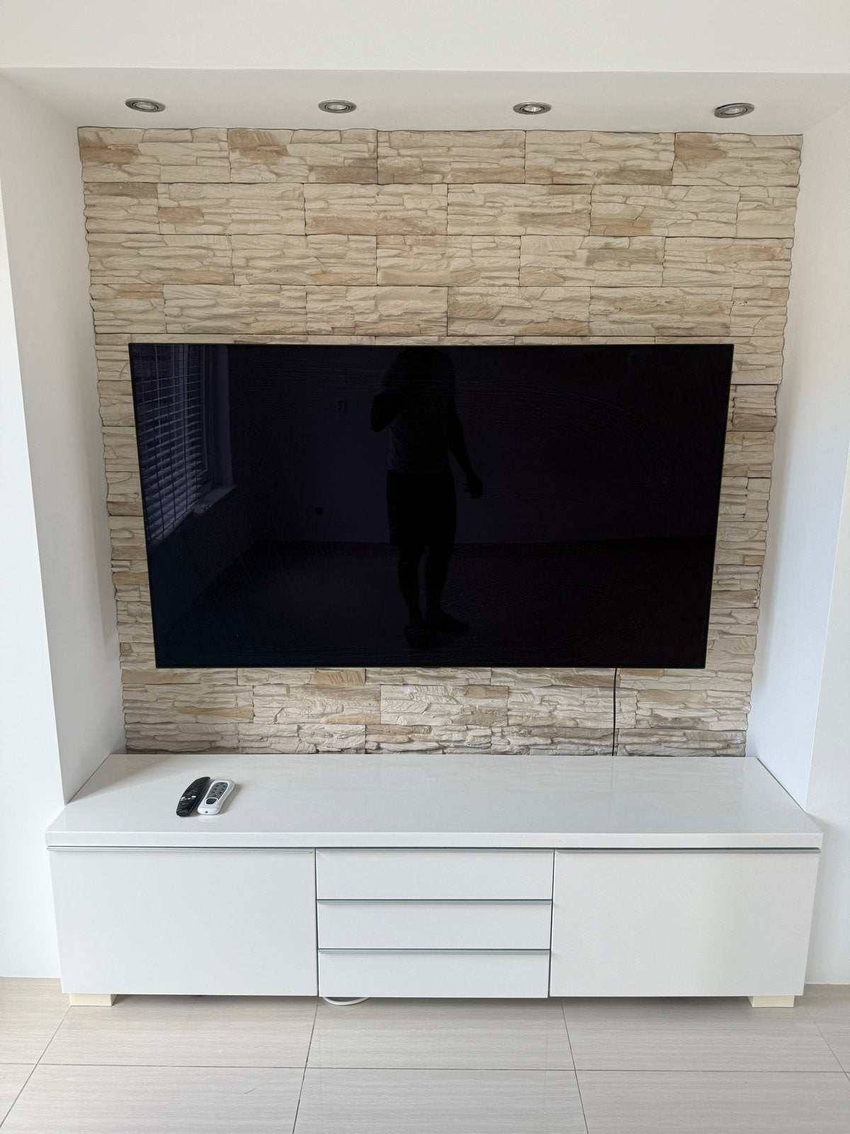 LG OLED 65 inch TV met Vogel muurbeugel