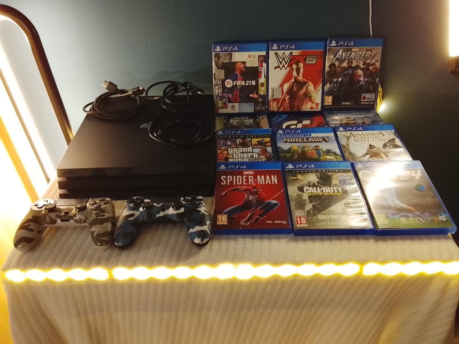 PlayStation 4 Pro met 2 controllers, lader en 12 spellen, Spelcomputers en Games, Spelcomputers | Sony PlayStation 4, Gebruikt